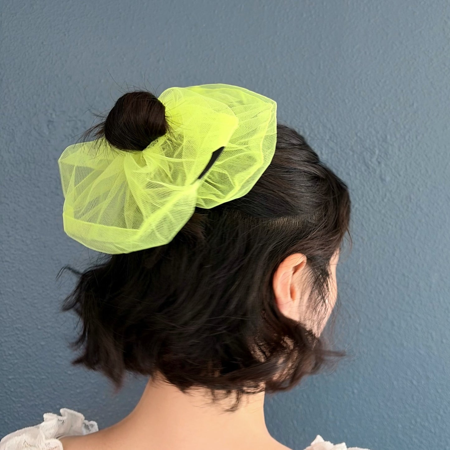 [F.E.E.S] neon light scrunchie / yellow / チュールシュシュ
