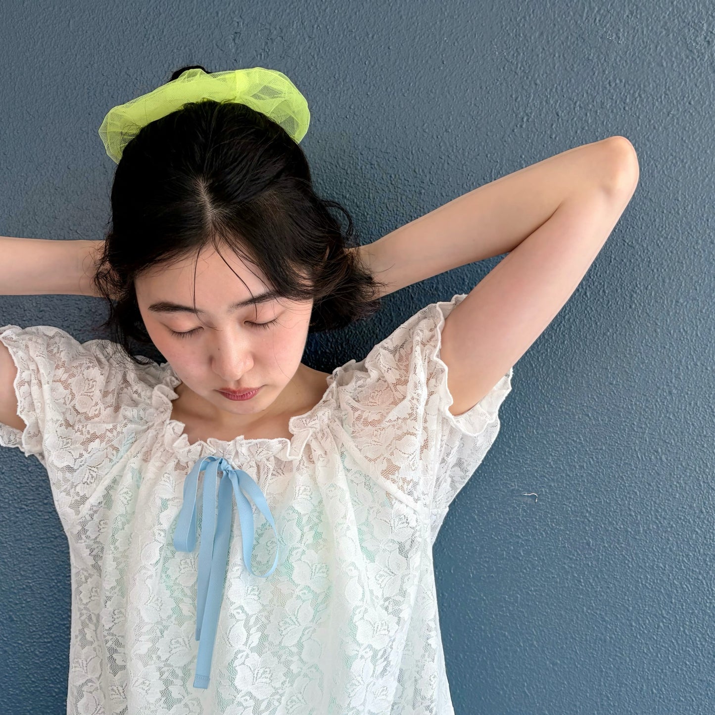 [F.E.E.S] neon light scrunchie / yellow / チュールシュシュ