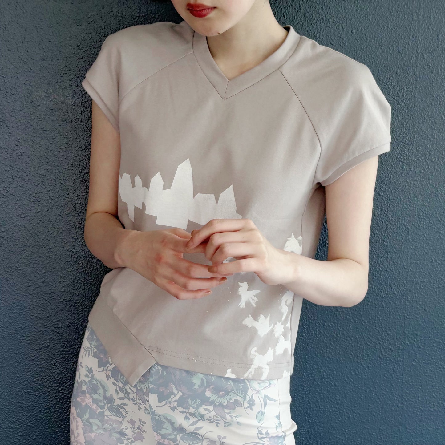 raglan sleeve v neck top / beige / ラグランスリーブVネックトップ
