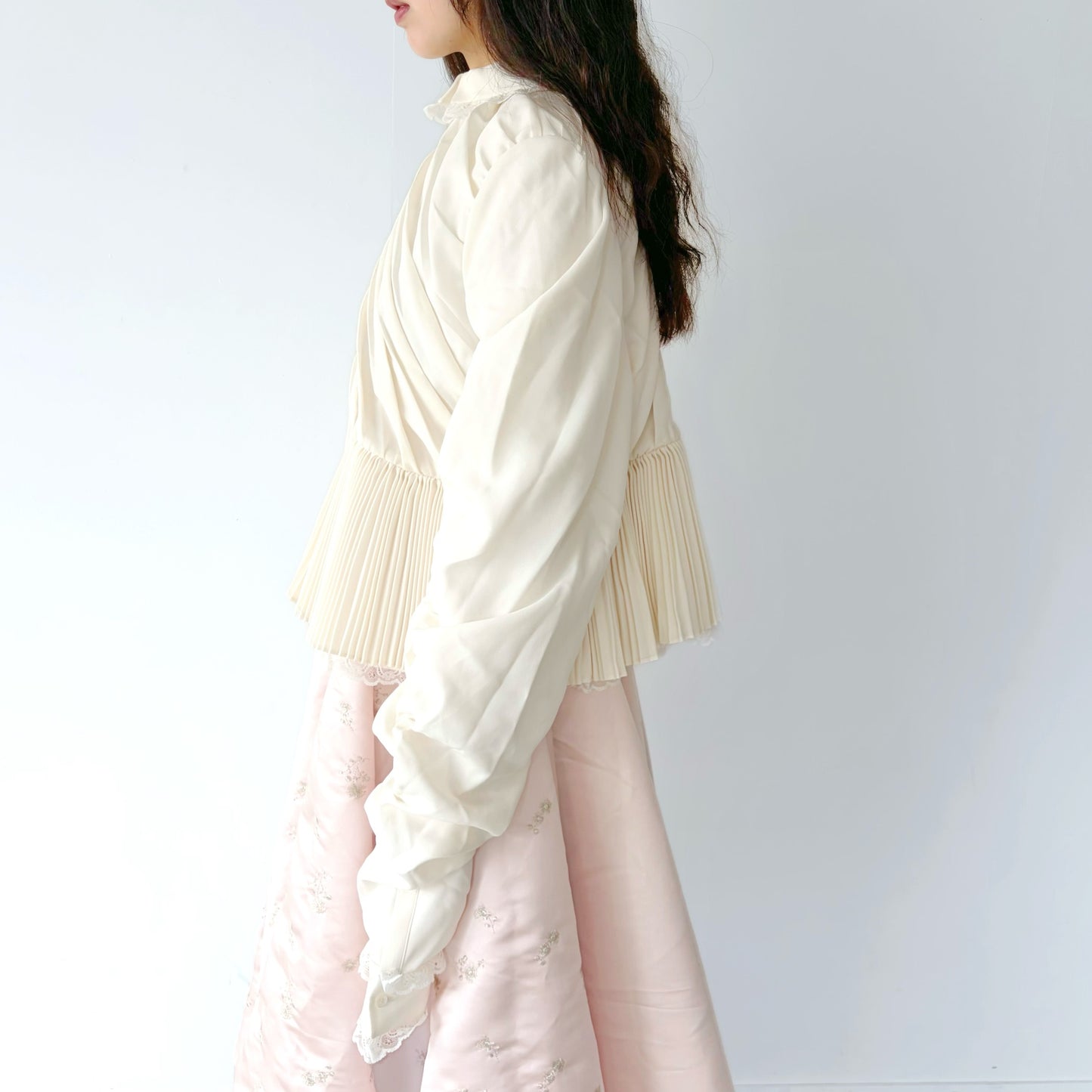 CHILDISH PLEATS SHIRT / IVORY / ユニークプリーツシャツ