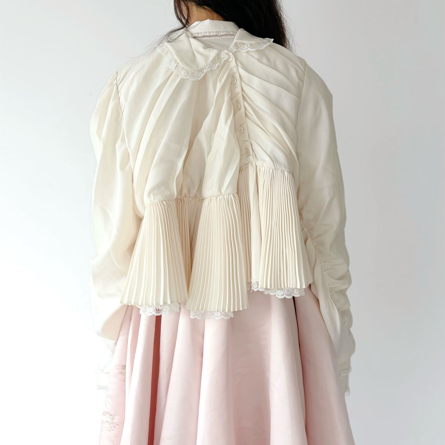 CHILDISH PLEATS SHIRT / IVORY / ユニークプリーツシャツ