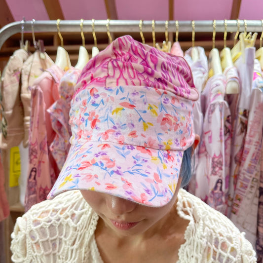 White baseball cap / グラフィックキャップ