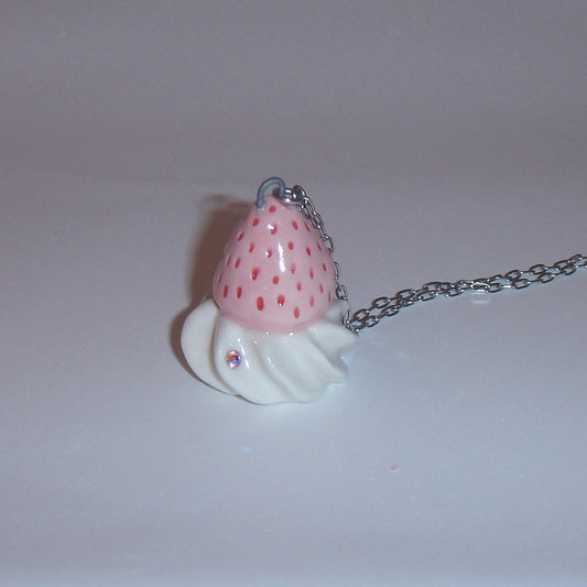 Strawberry necklace / pink / ストロベリーセラミックネックレス