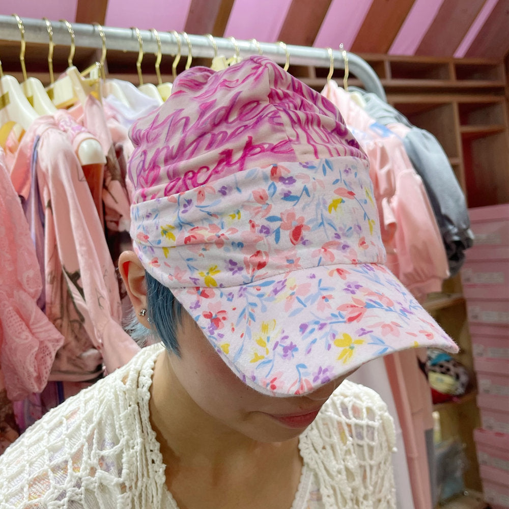 White baseball cap / グラフィックキャップ
