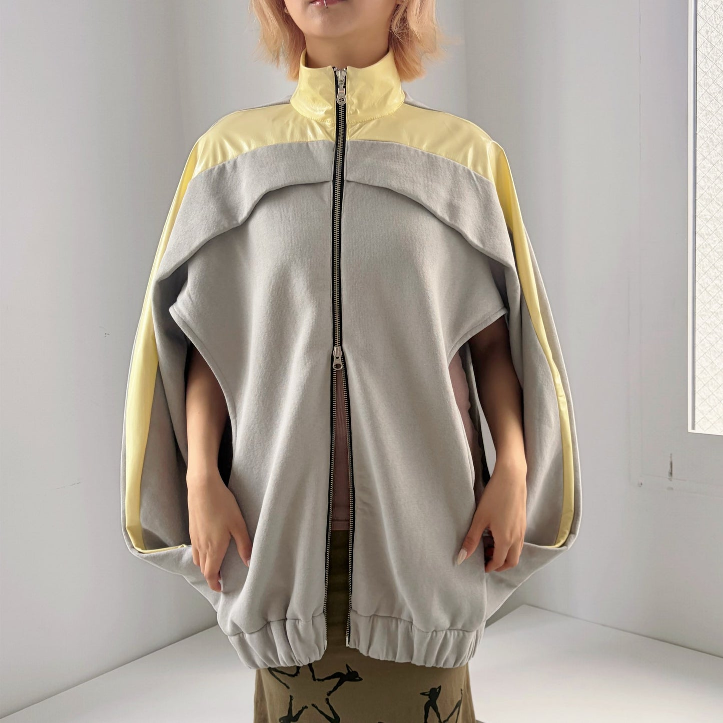 TWISTED TRACK JACKET / CREAM x GREY / ツイストトラックジャケット