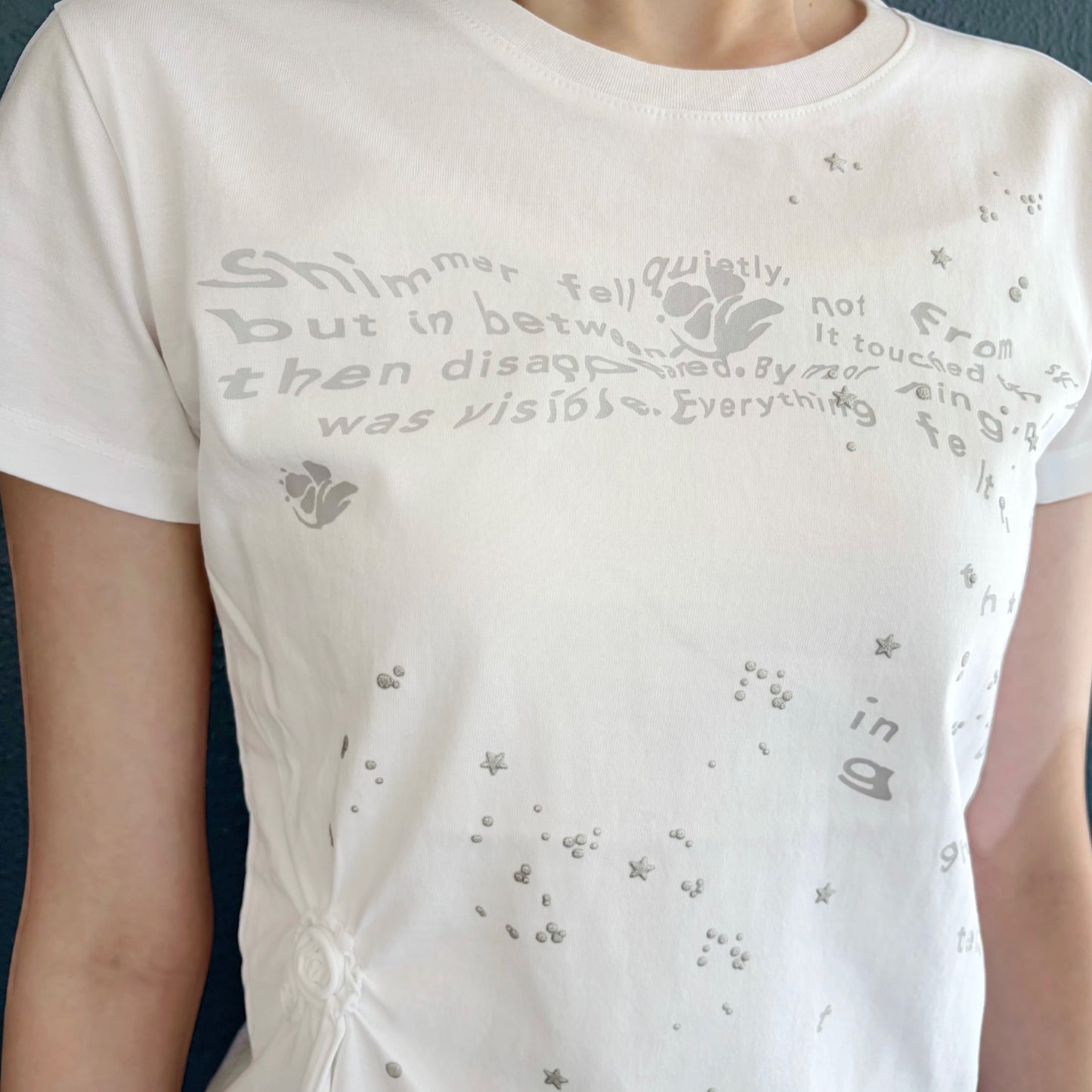 Glittered Spiral Ruched Top / White / グラフィックプリントTシャツ