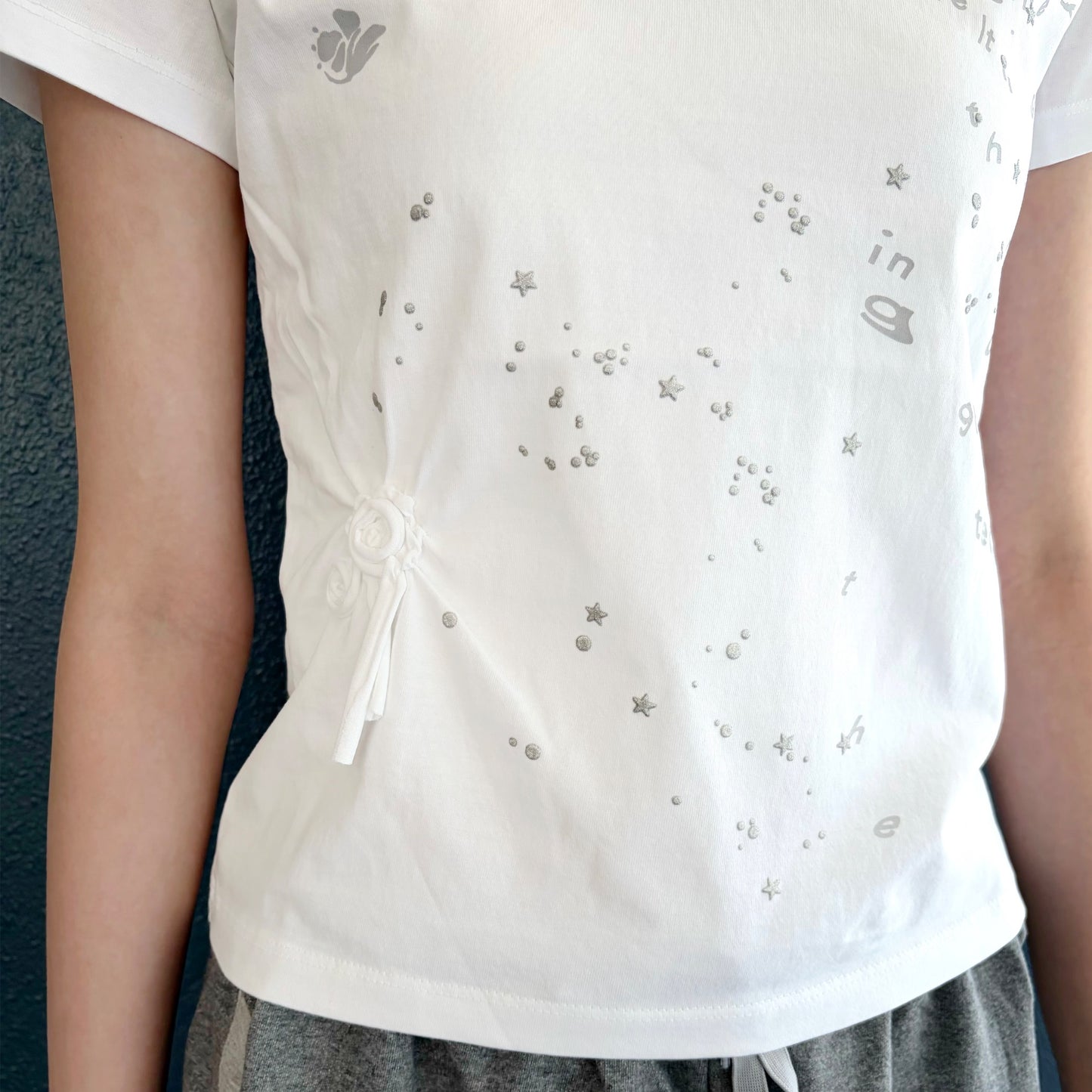 Glittered Spiral Ruched Top / White / グラフィックプリントTシャツ