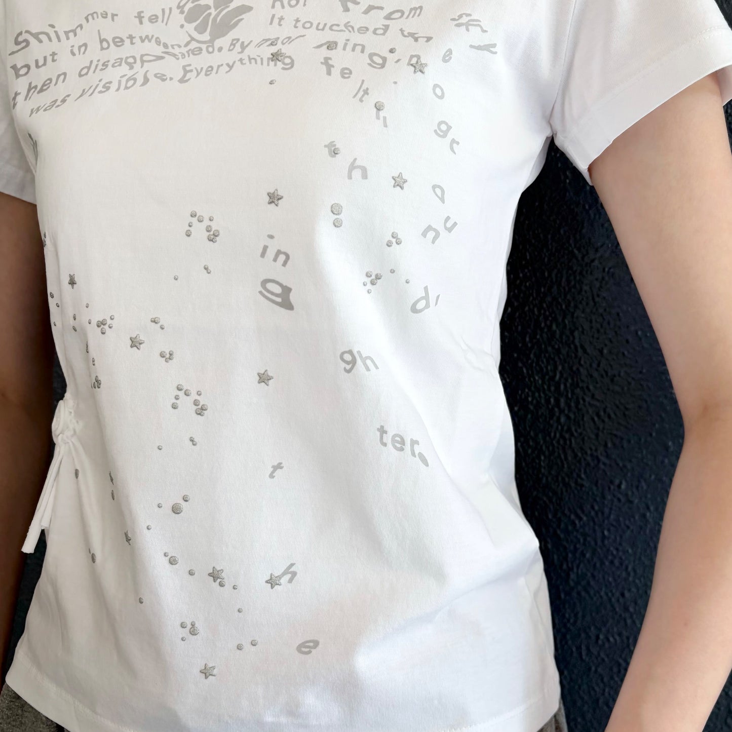 Glittered Spiral Ruched Top / White / グラフィックプリントTシャツ