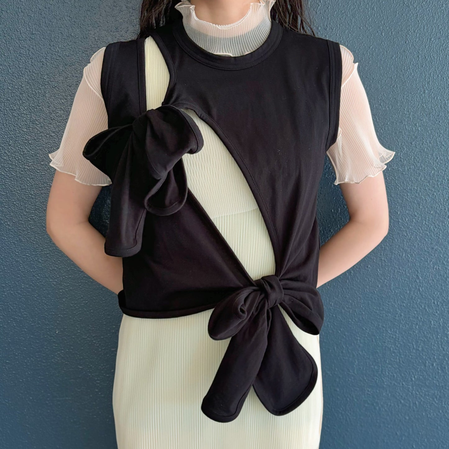 Ribbon sleeveless top / Black / リボンスリーブレストップ