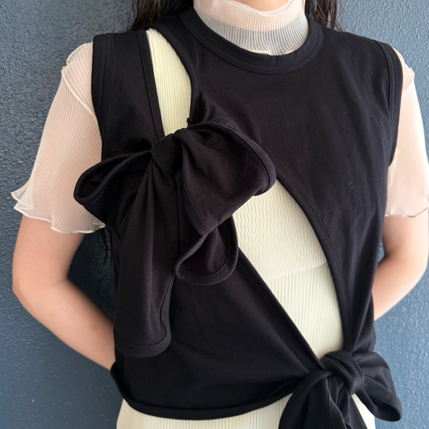 Ribbon sleeveless top / Black / リボンスリーブレストップ