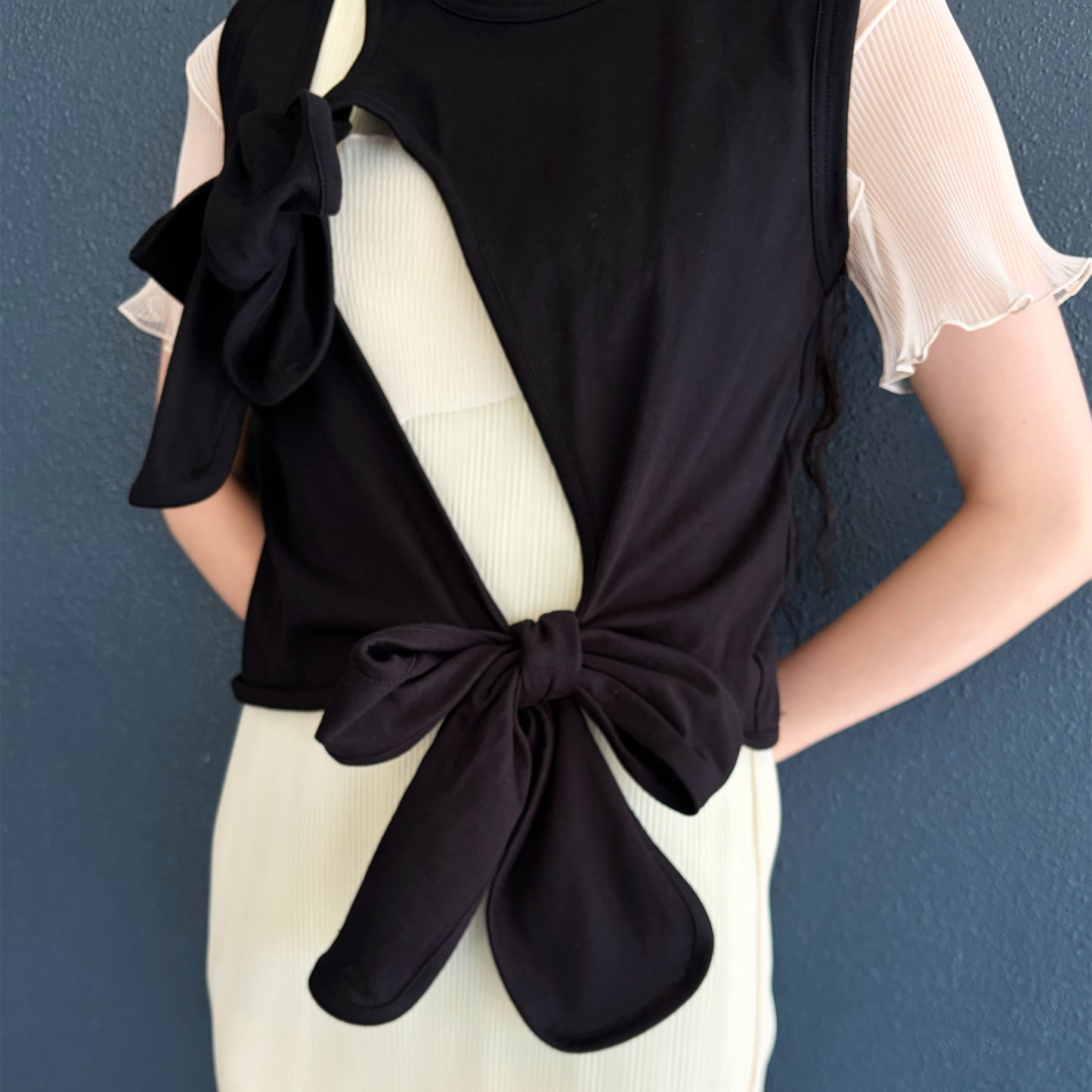 Ribbon sleeveless top / Black / リボンスリーブレストップ