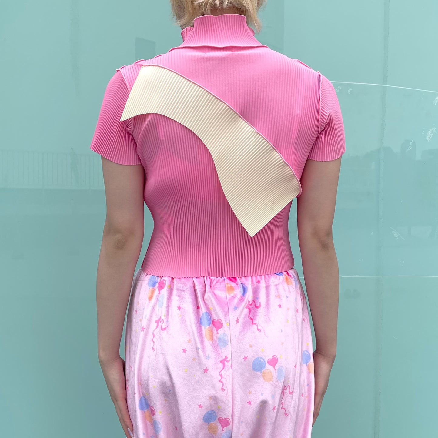 TODO WAVE TINY TOP *SHORT SLEEVE HIGHNECK / GUAVA / プリーツハイネックコンパクトトップス