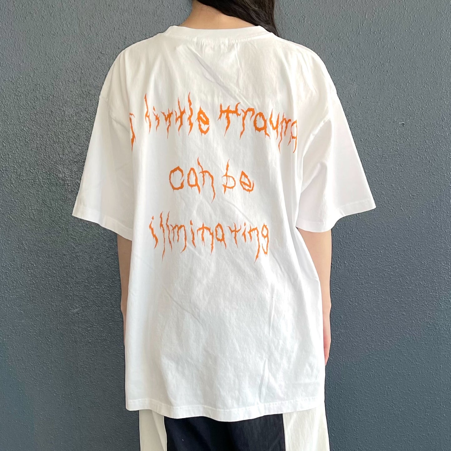 A LITTLE TRAUMA T-SHIRT BIOWASHED / WHITE / グラフィックTシャツ