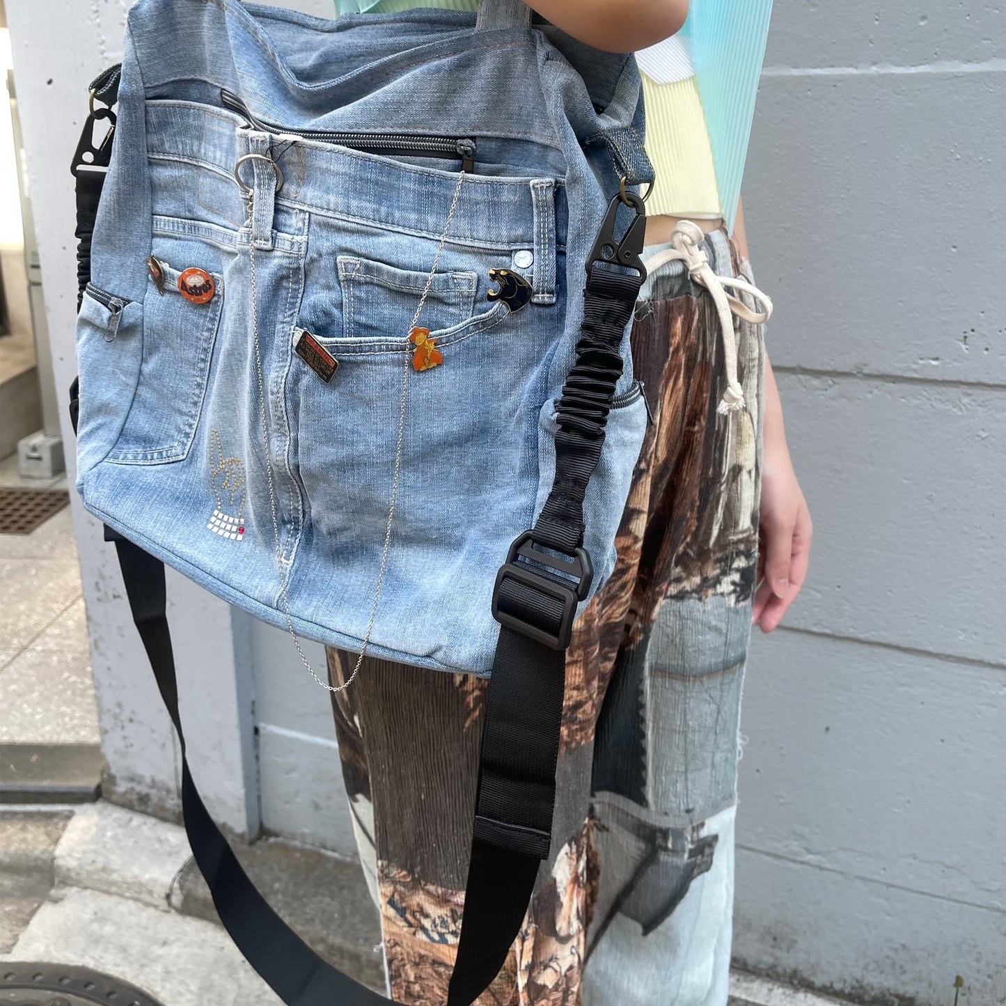 RECONSTRUCTED DENIM SHIBUYA BAG / BLUE / デニムショルダートートバッグ