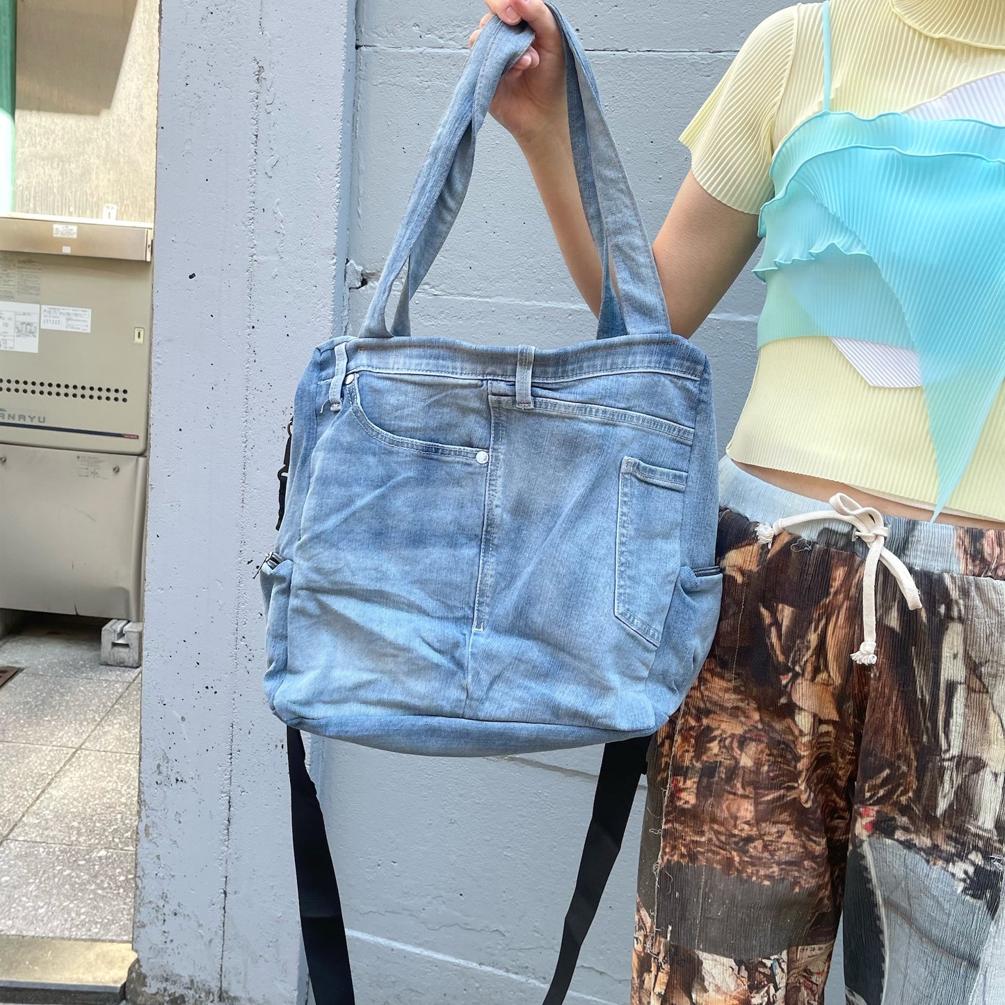 RECONSTRUCTED DENIM SHIBUYA BAG / BLUE / デニムショルダートートバッグ