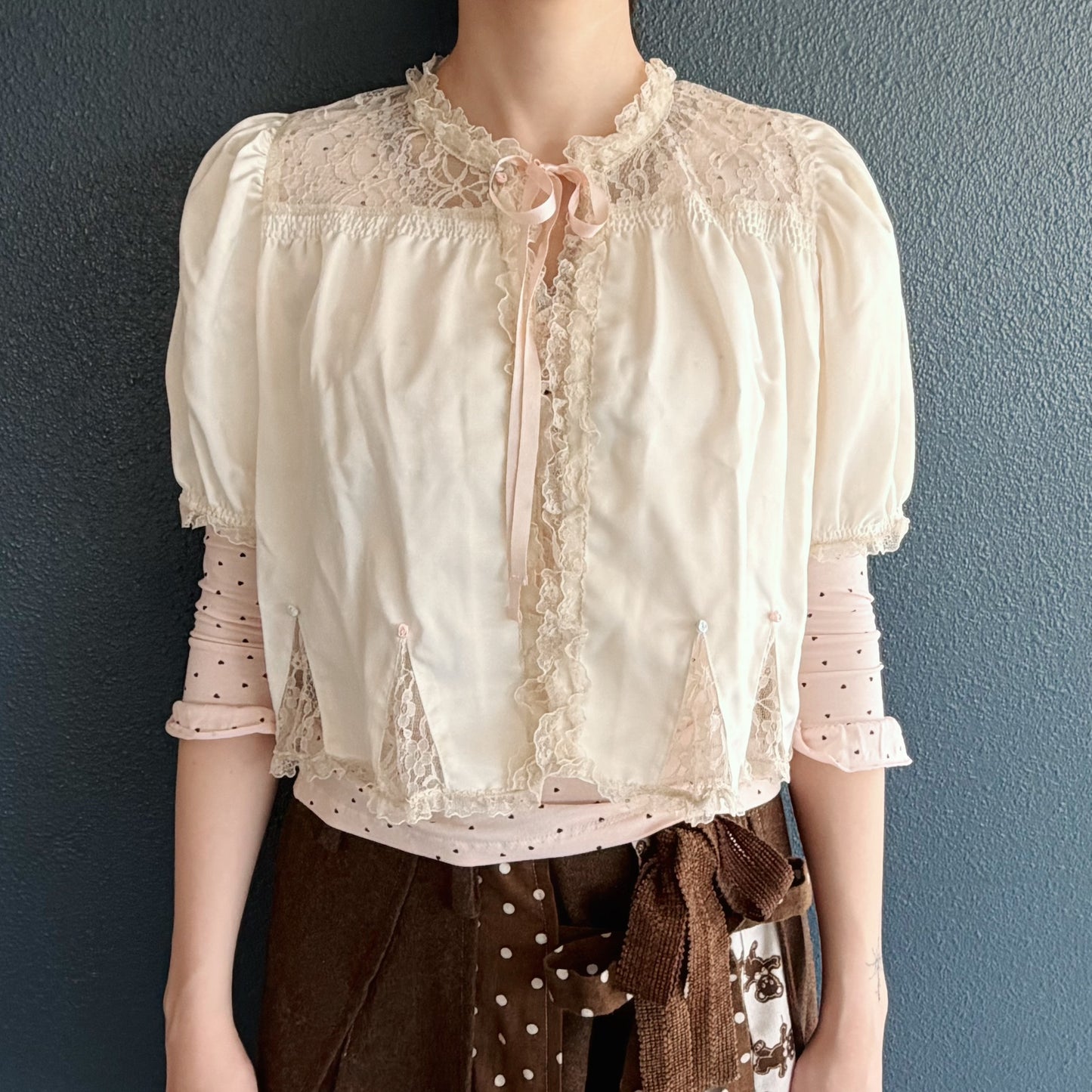 Yevette Bed Jacket / Oyster / サテンブラウス