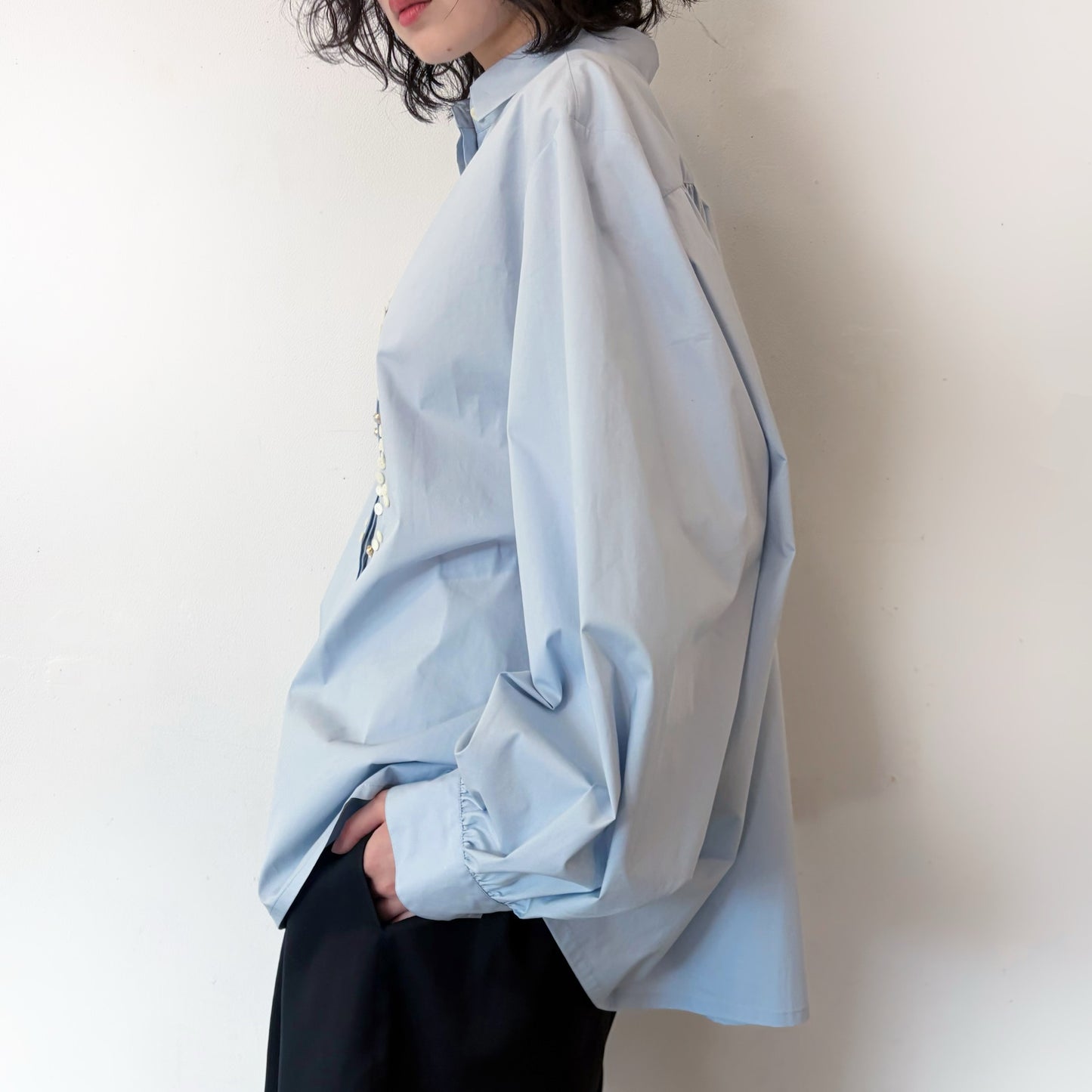 But cat blouse / MIST BLUE / キャットボタンブラウス
