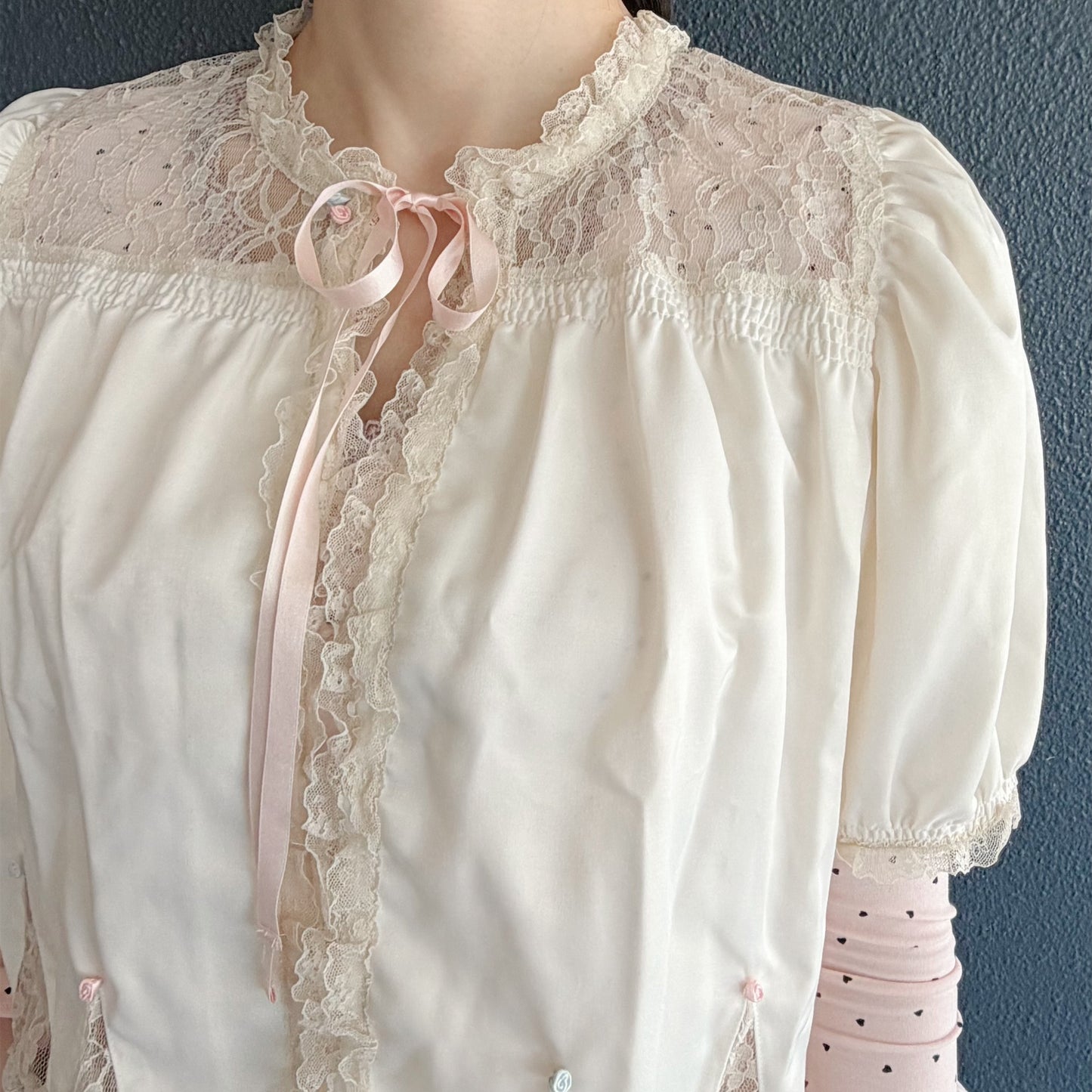 Yevette Bed Jacket / Oyster / サテンブラウス