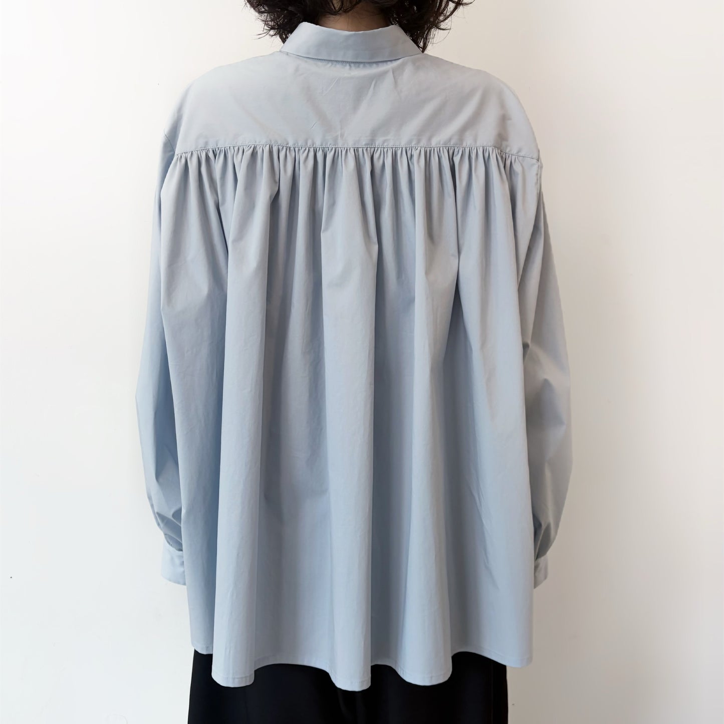 But cat blouse / MIST BLUE / キャットボタンブラウス