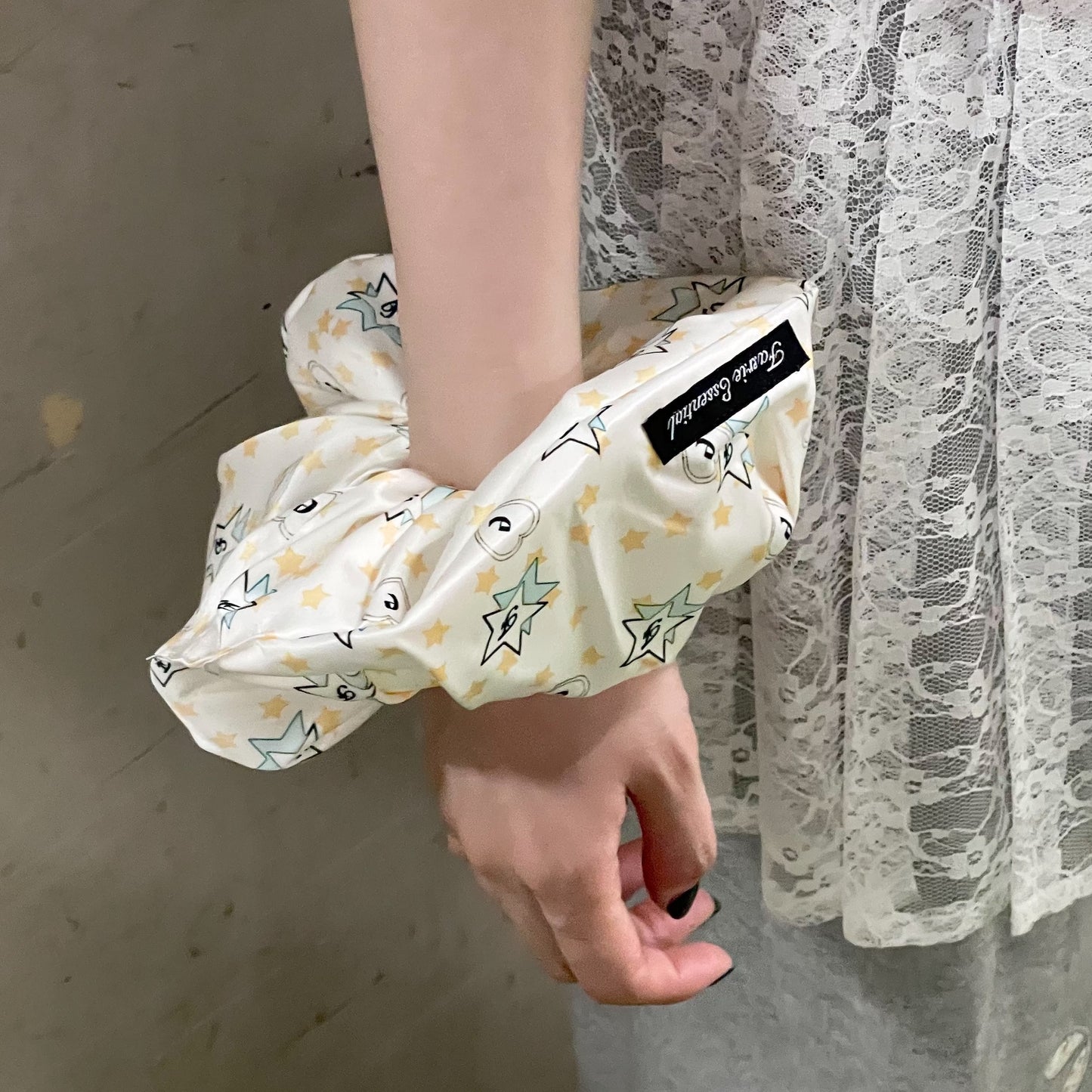 [F.E.E.S] popping heart&star scrunchie / cream / プリントシュシュ