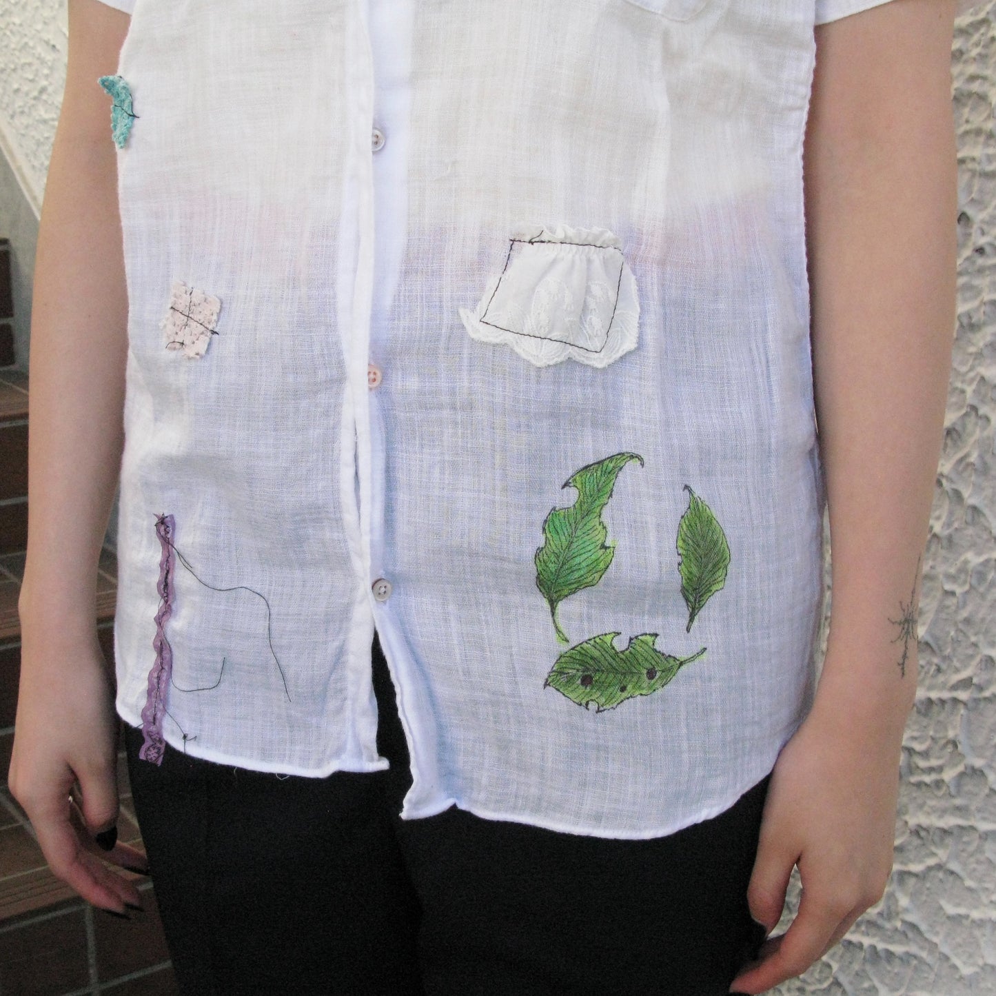 【trust teji 】Short sleeve color button Blouse + / White / カラーボタンブラウス