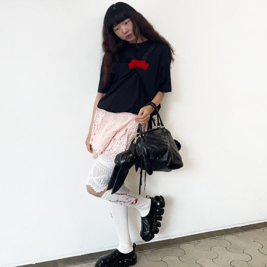 ELASTICATED T-SHIRT, UP-CYCLED COTTON CROCHET CUT OUT COLLAR AND VELVET RIBBONS / BLACK AND RED / クロシェセーラーカラーTシャツ