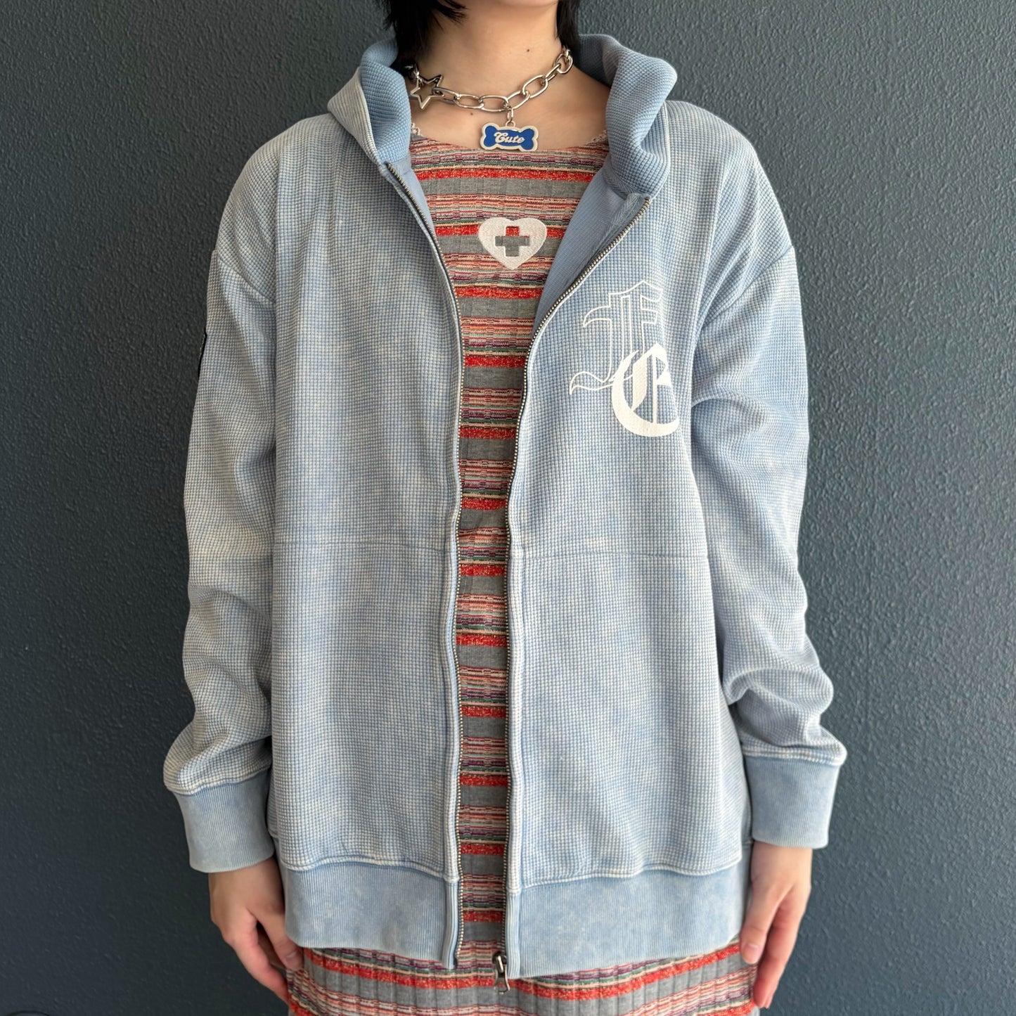 [F.E.E.S] color washing waffle zip-up / sky blue / ウォッシュワッフルフーディー