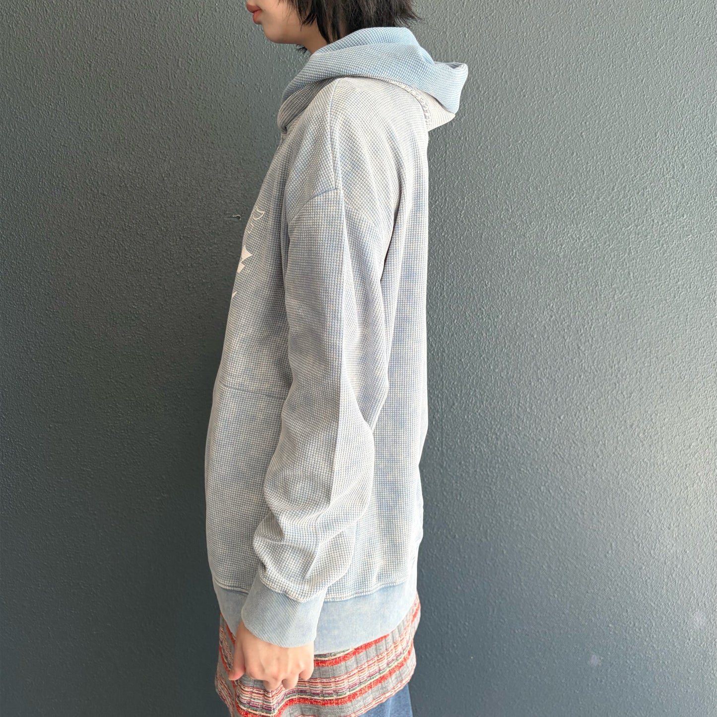 [F.E.E.S] color washing waffle zip-up / sky blue / ウォッシュワッフルフーディー