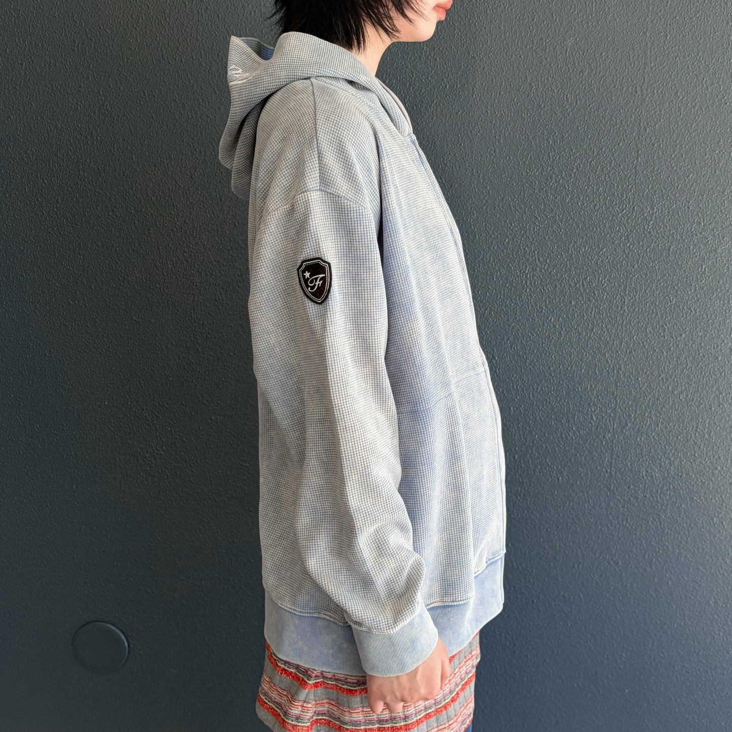 [F.E.E.S] color washing waffle zip-up / sky blue / ウォッシュワッフルフーディー
