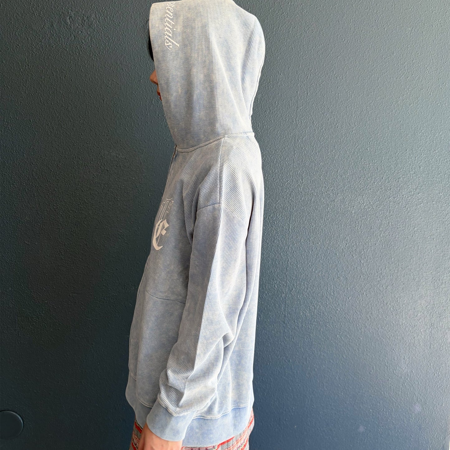 [F.E.E.S] color washing waffle zip-up / sky blue / ウォッシュワッフルフーディー