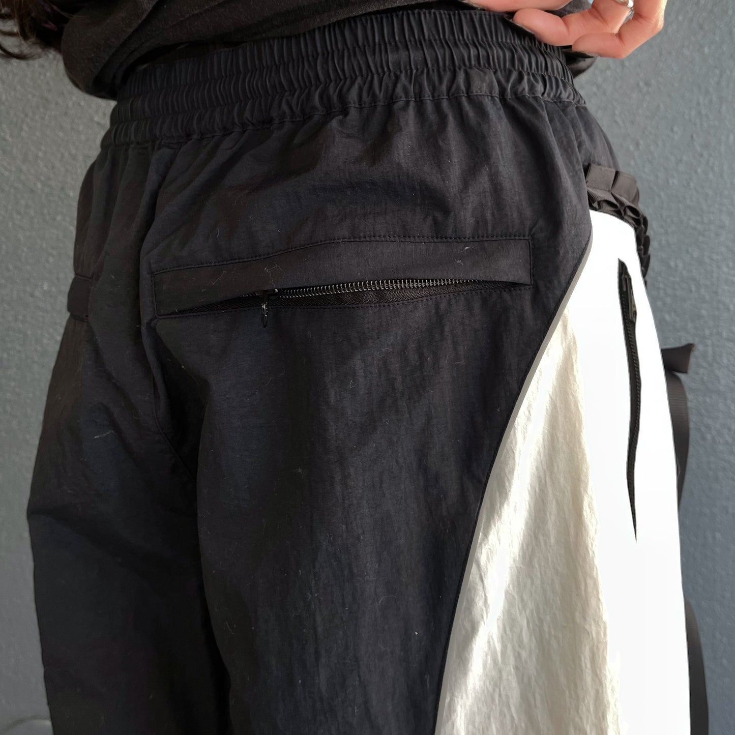 RIBBON TRACK PANTS / BLACK × WHITE / リボントラックパンツ