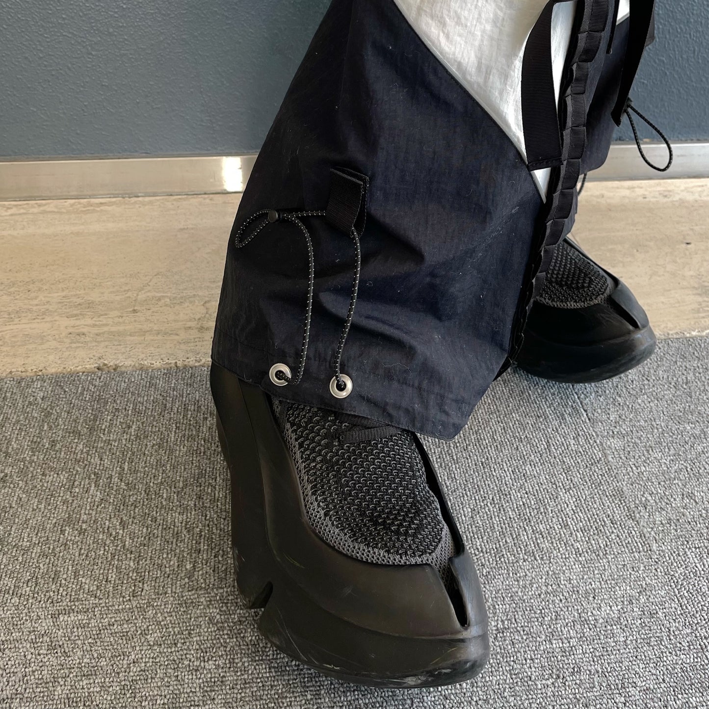 RIBBON TRACK PANTS / BLACK × WHITE / リボントラックパンツ