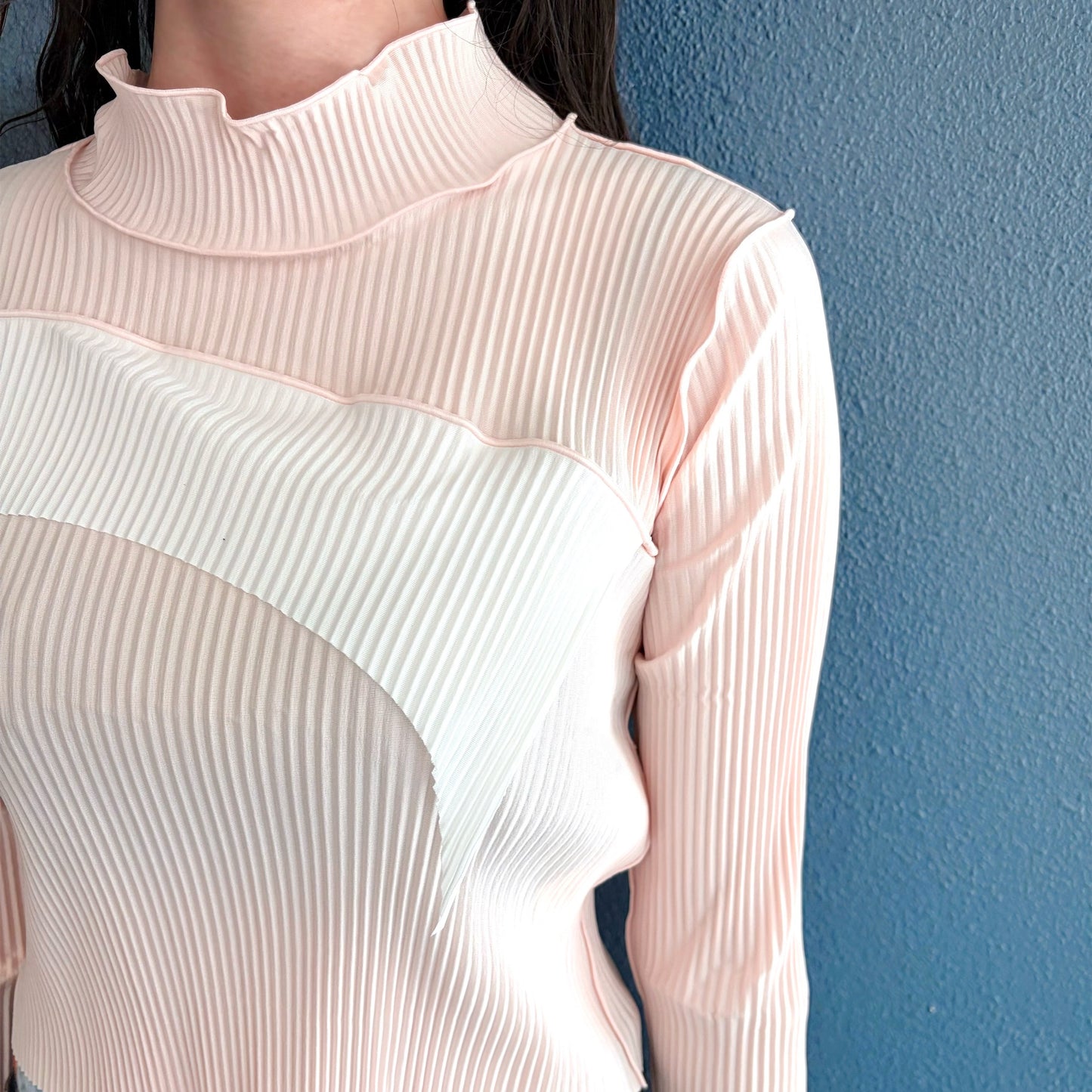 todo TINY WAVE TOP *LONG SLEEVE HIGH NECK GAL / SAKURA / ハイネックプリーツトップ