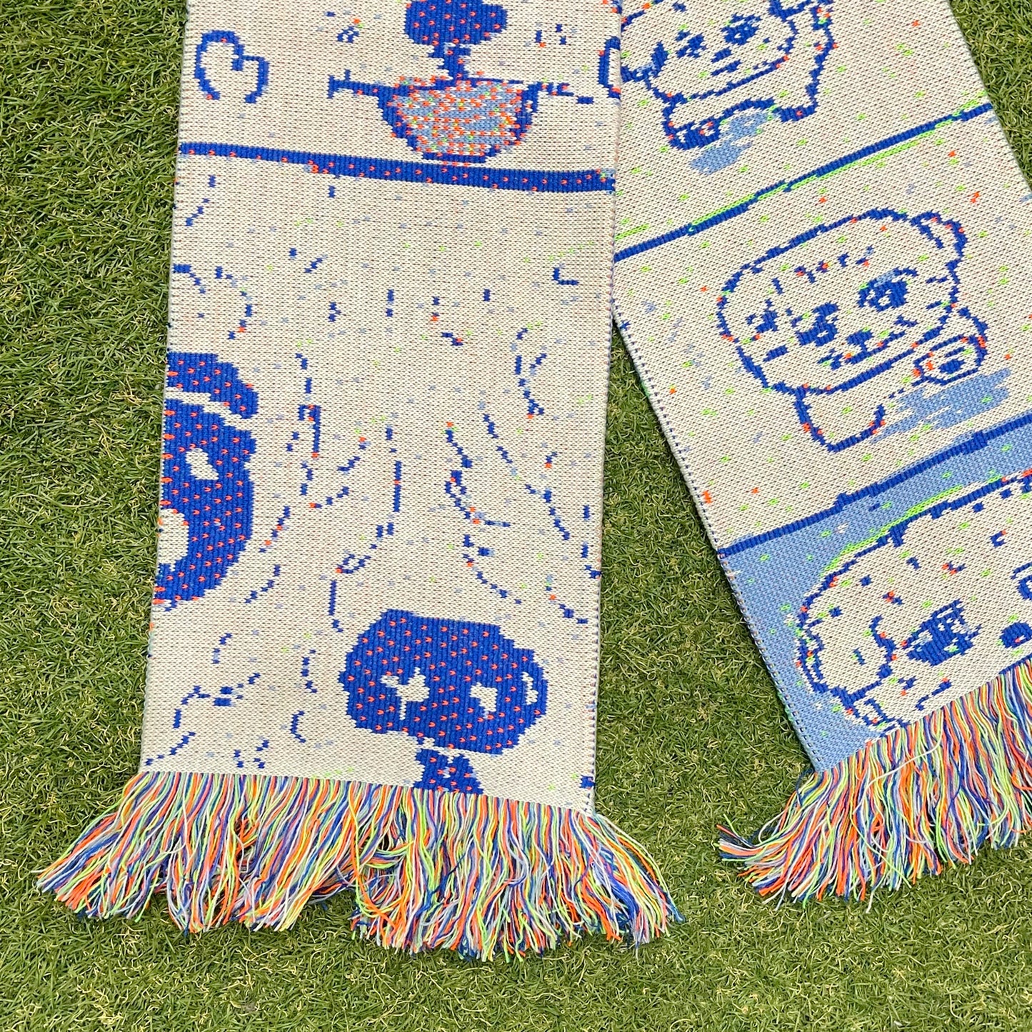 【Joo Young Kim】“Puppy in Love” Scarf / グラフィックマフラー