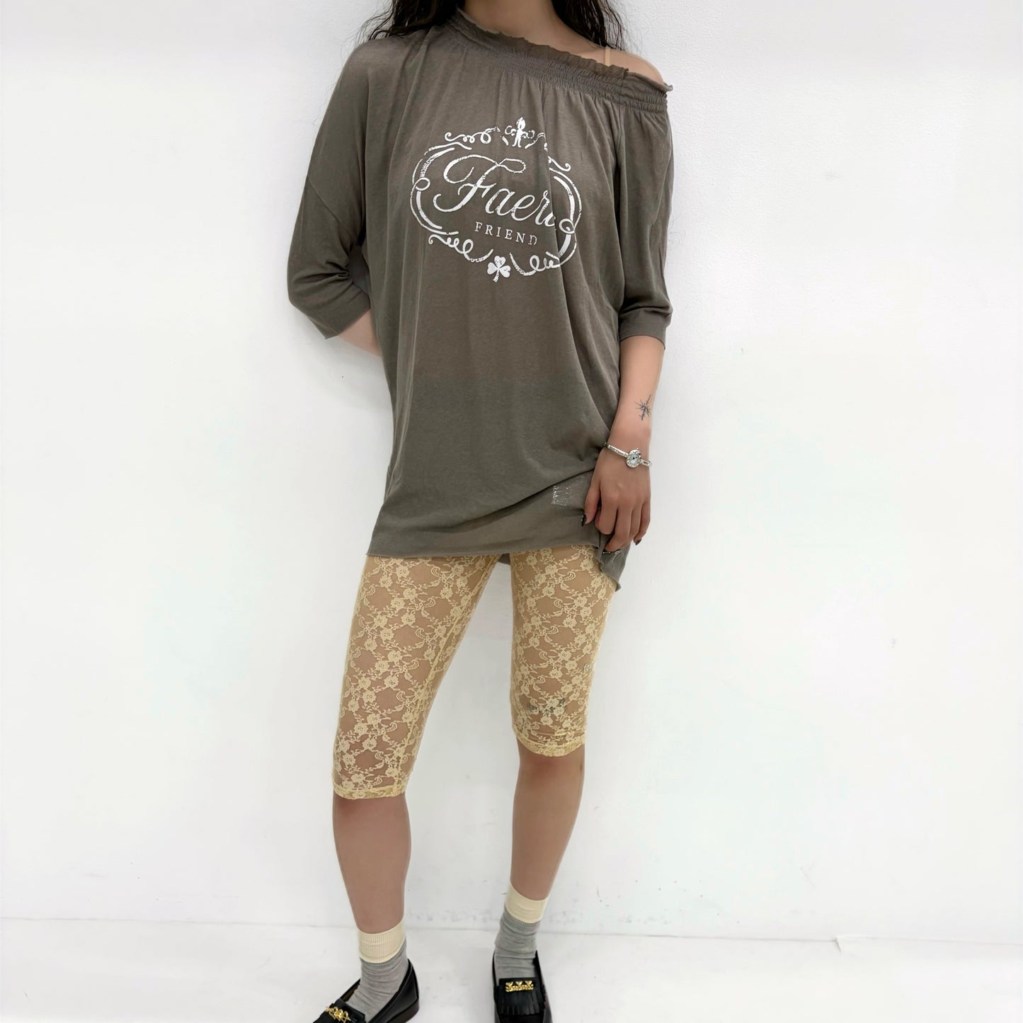 [fa.er.ie] sui loose top / taupe / シャーリングプリントトップ