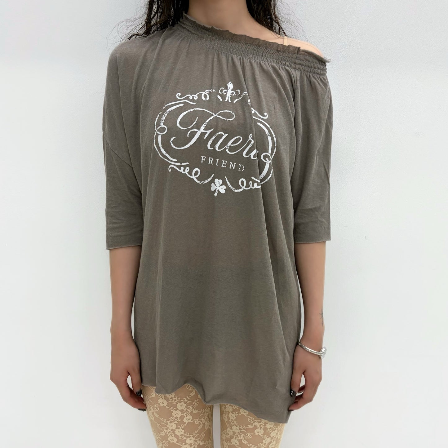[fa.er.ie] sui loose top / taupe / シャーリングプリントトップ