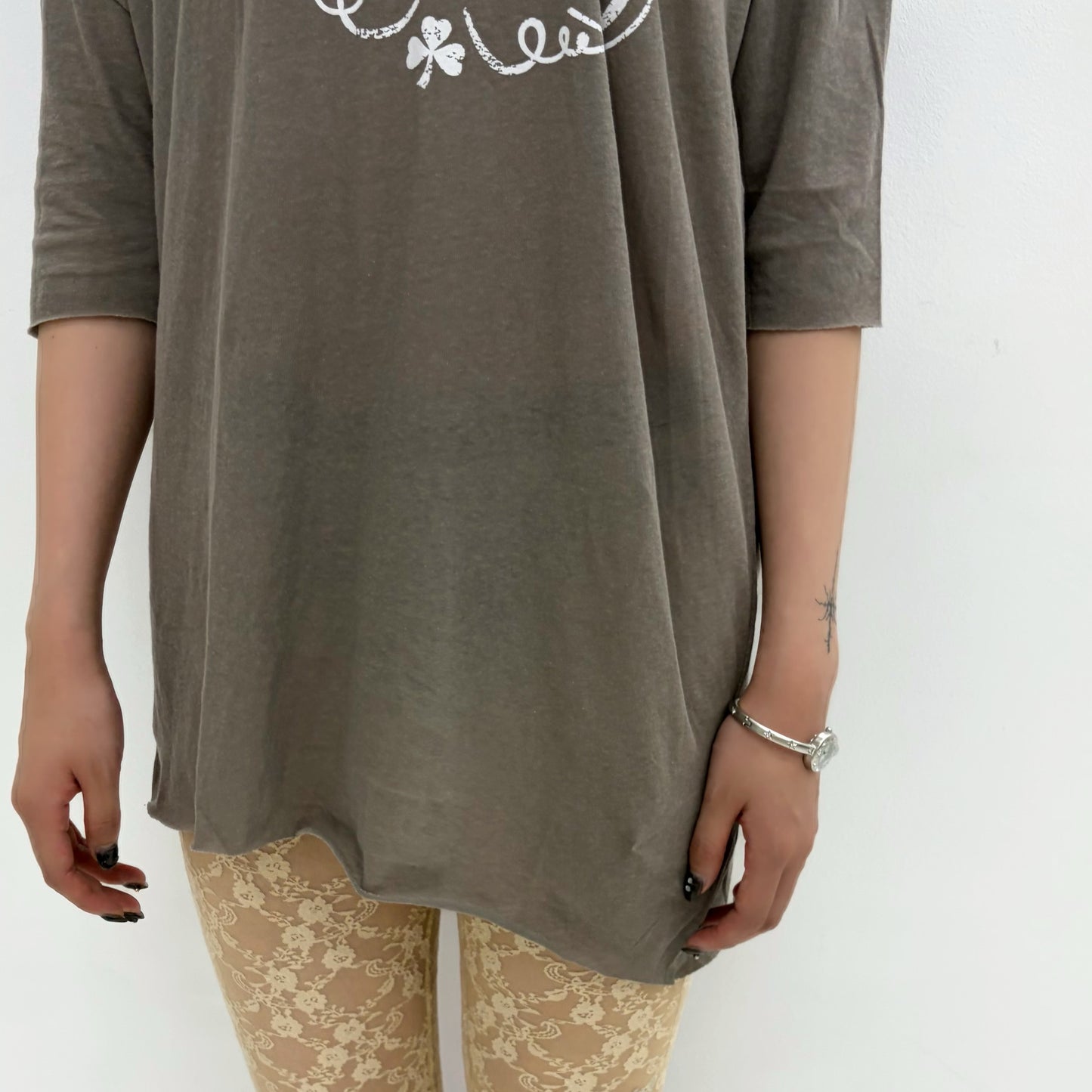 [fa.er.ie] sui loose top / taupe / シャーリングプリントトップ