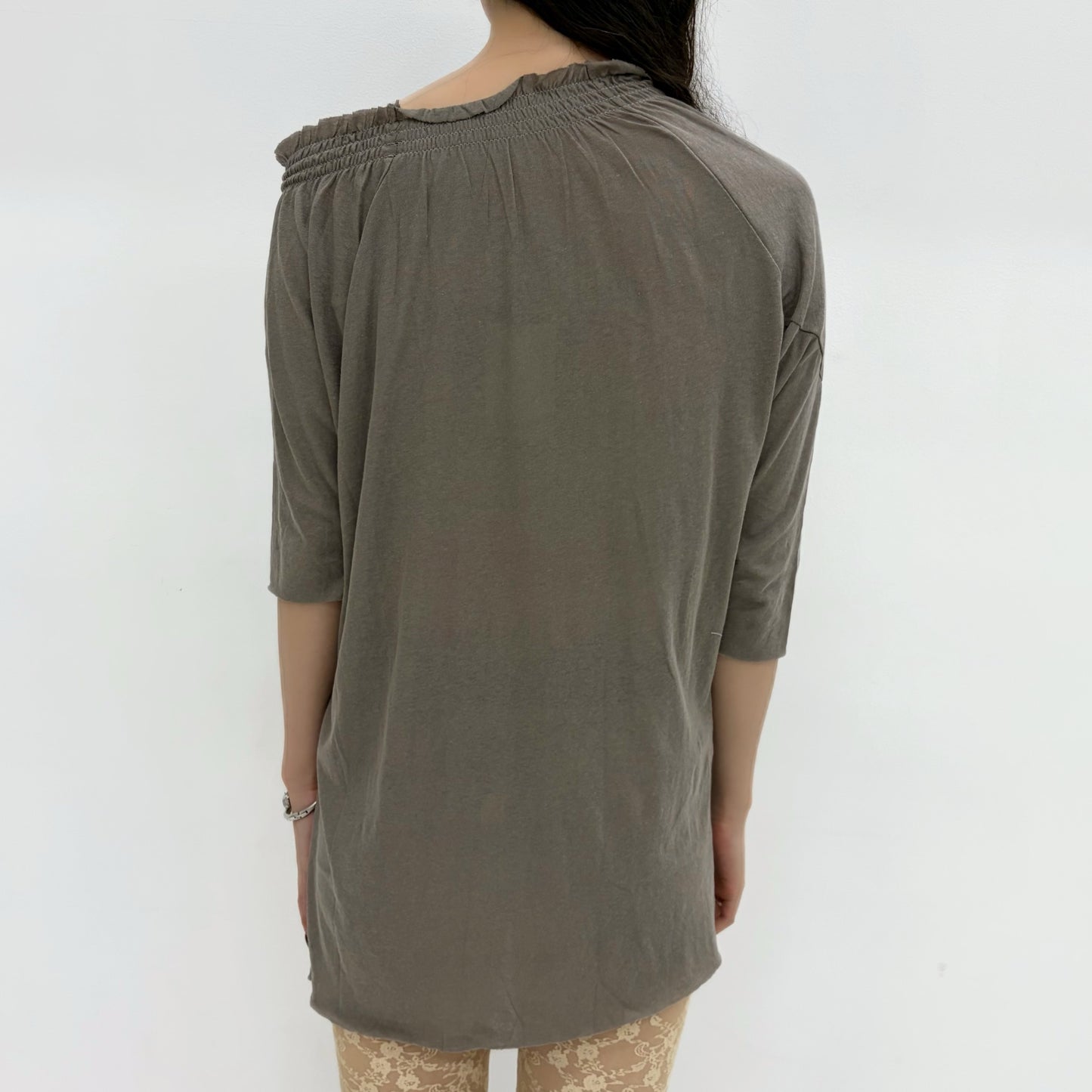 [fa.er.ie] sui loose top / taupe / シャーリングプリントトップ
