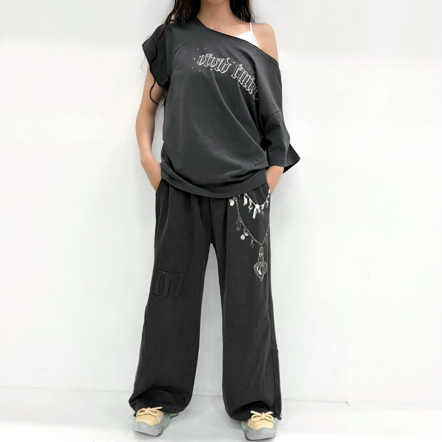 Hotfix Stitch Off Shoulder Top / Charcoal / オフショルダートップ