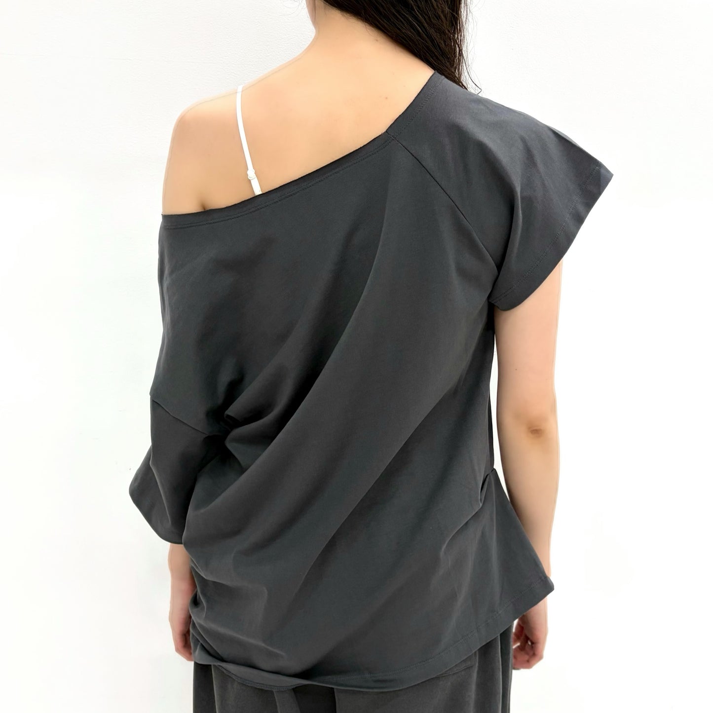 Hotfix Stitch Off Shoulder Top / Charcoal / オフショルダートップ