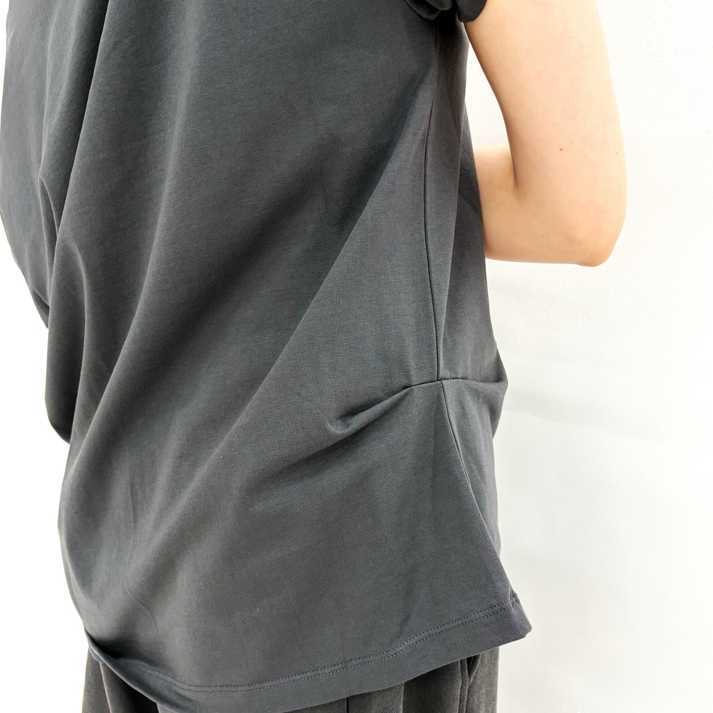 Hotfix Stitch Off Shoulder Top / Charcoal / オフショルダートップ