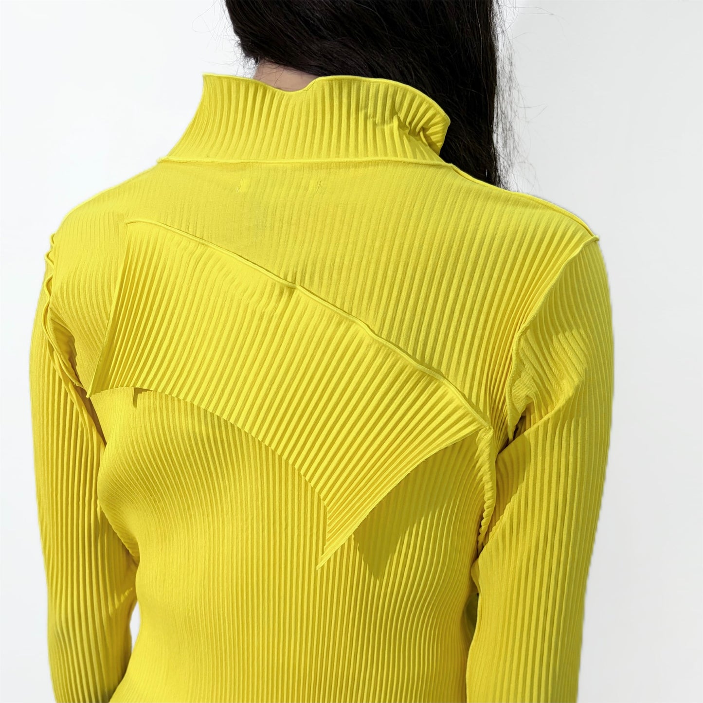 todo TINY WAVE TOP *LONG SLEEVE HIGH NECK GAL / LEMON / ハイネックプリーツトップ