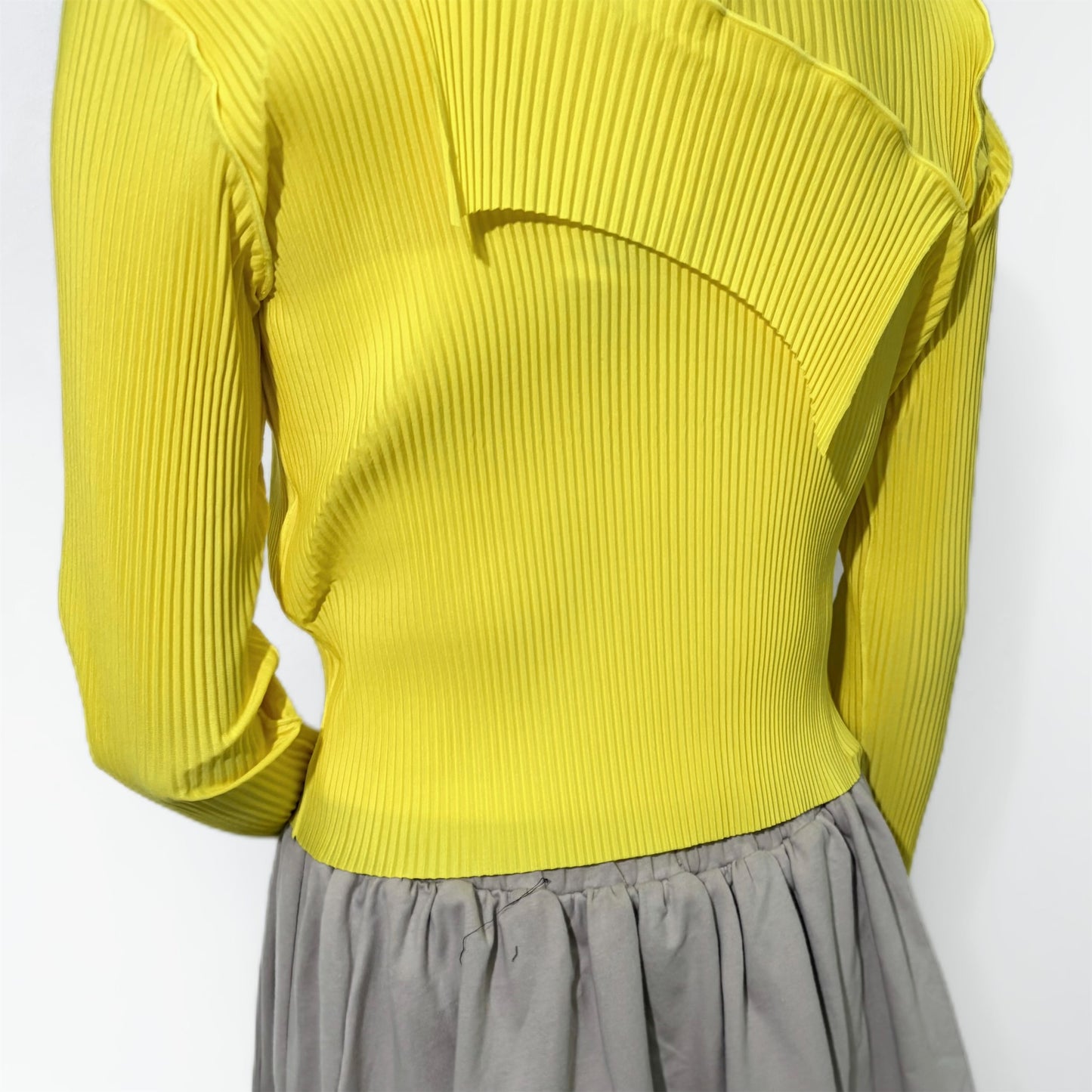 todo TINY WAVE TOP *LONG SLEEVE HIGH NECK GAL / LEMON / ハイネックプリーツトップ