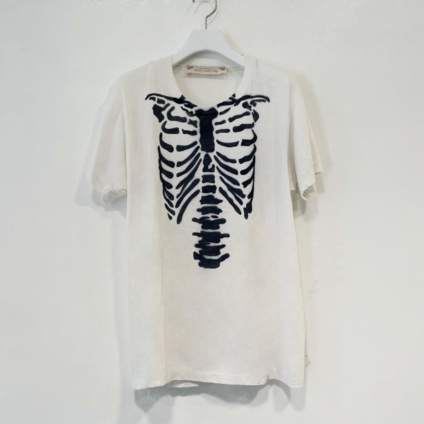 White skeleton tee / エアブラシTシャツ