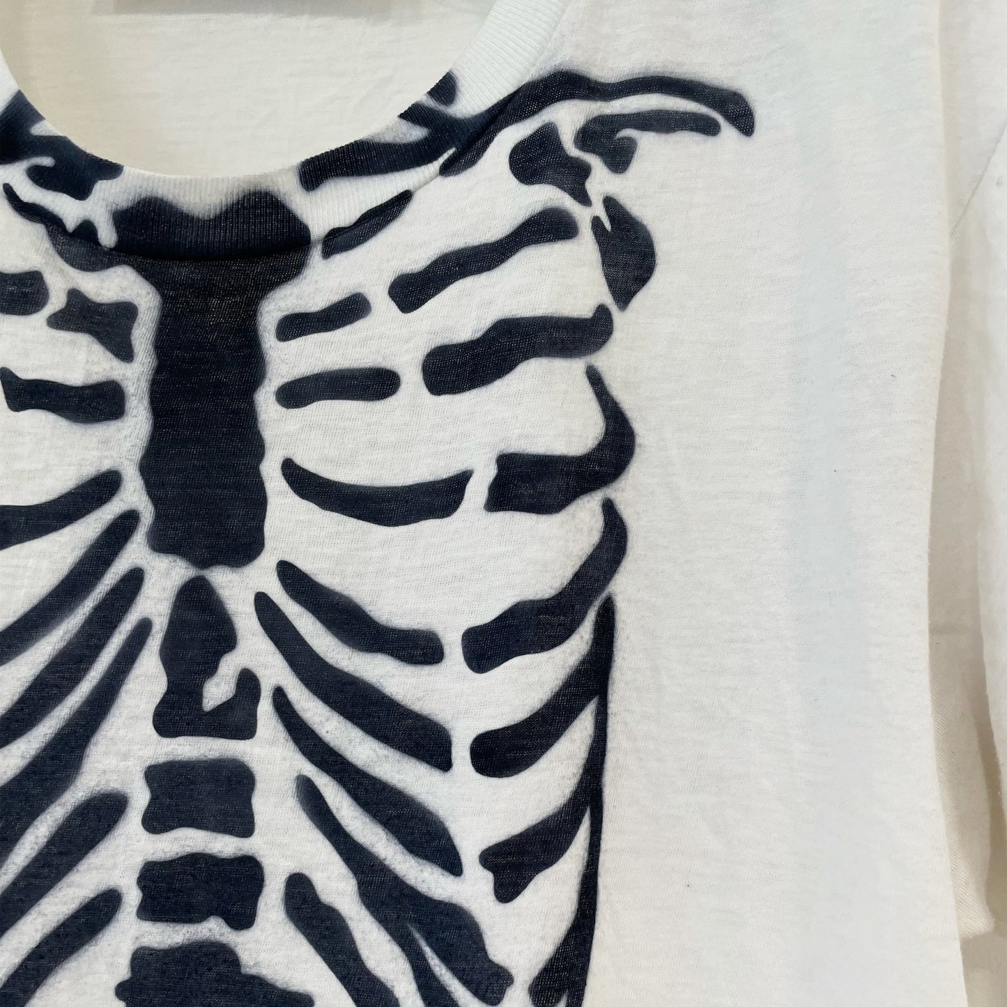 White skeleton tee / エアブラシTシャツ