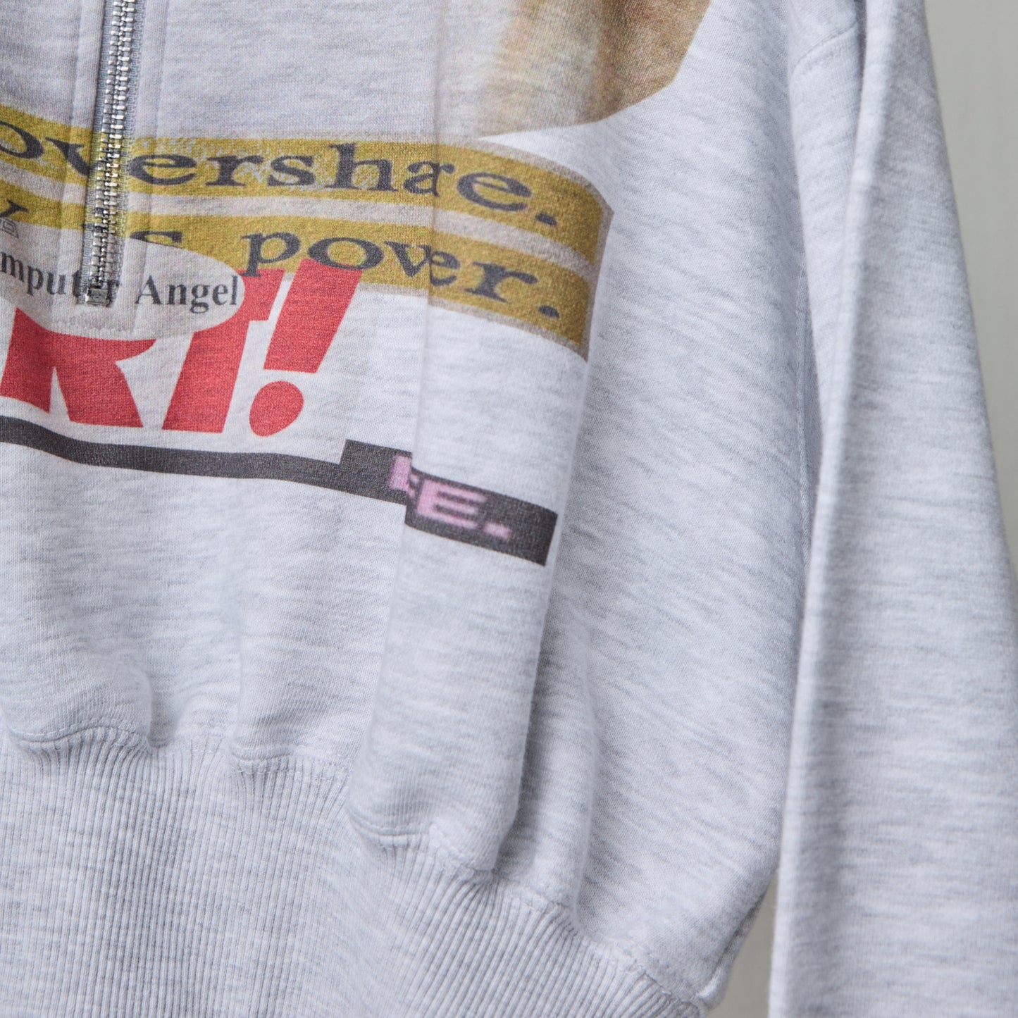 CROPPED HALF-ZIP "MAIN CHARACTER" SWEAT / GRAY / ハーフジップスウェット