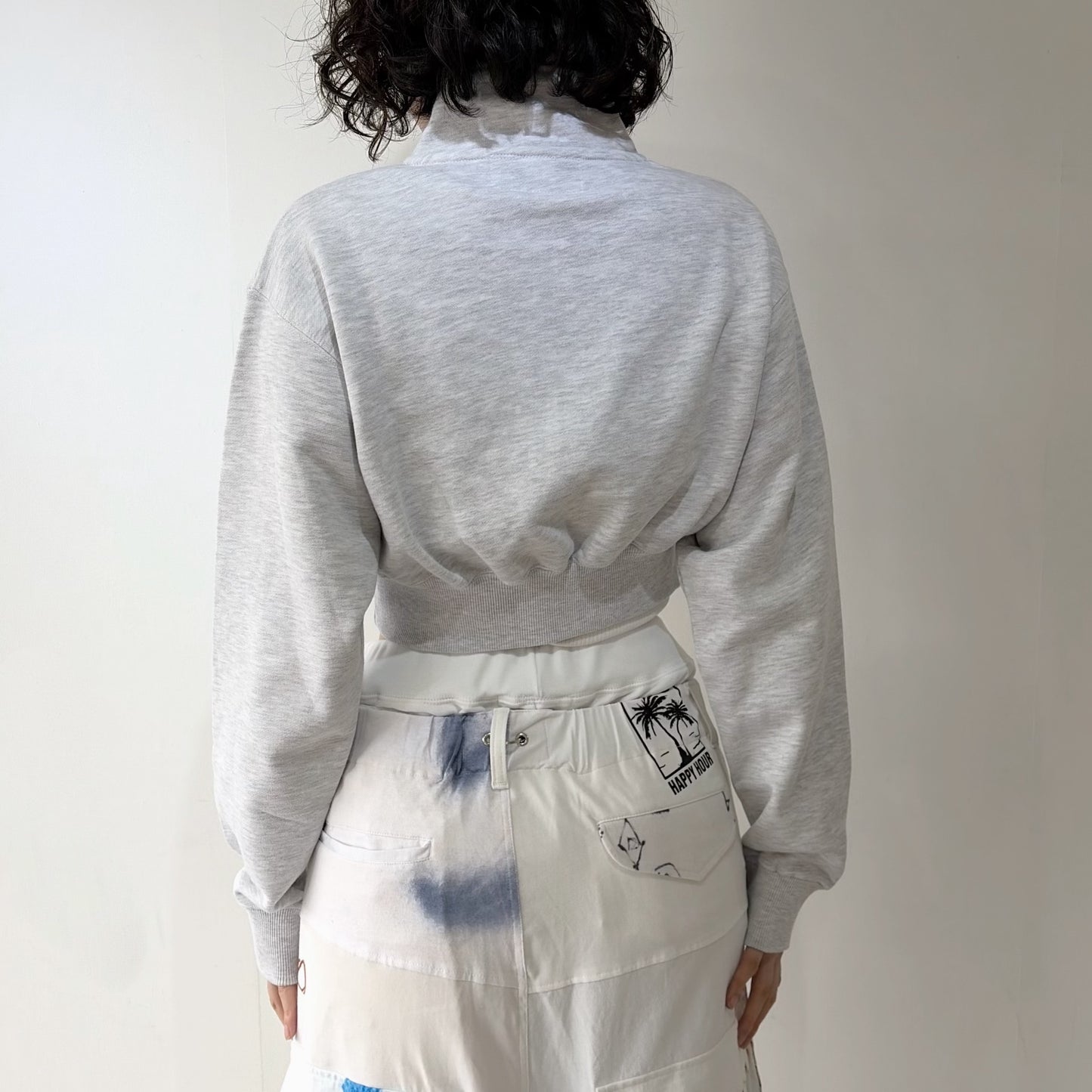 CROPPED HALF-ZIP "MAIN CHARACTER" SWEAT / GRAY / ハーフジップスウェット