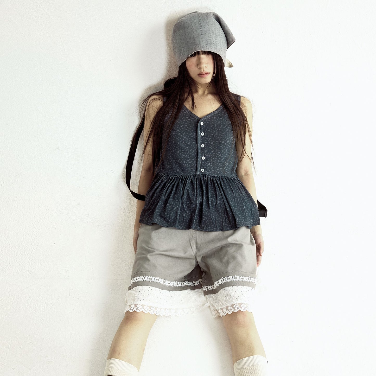 DUDU RUFFLE SLEEVELESS / CHARCOAL / ラッフルスリーブレストップ