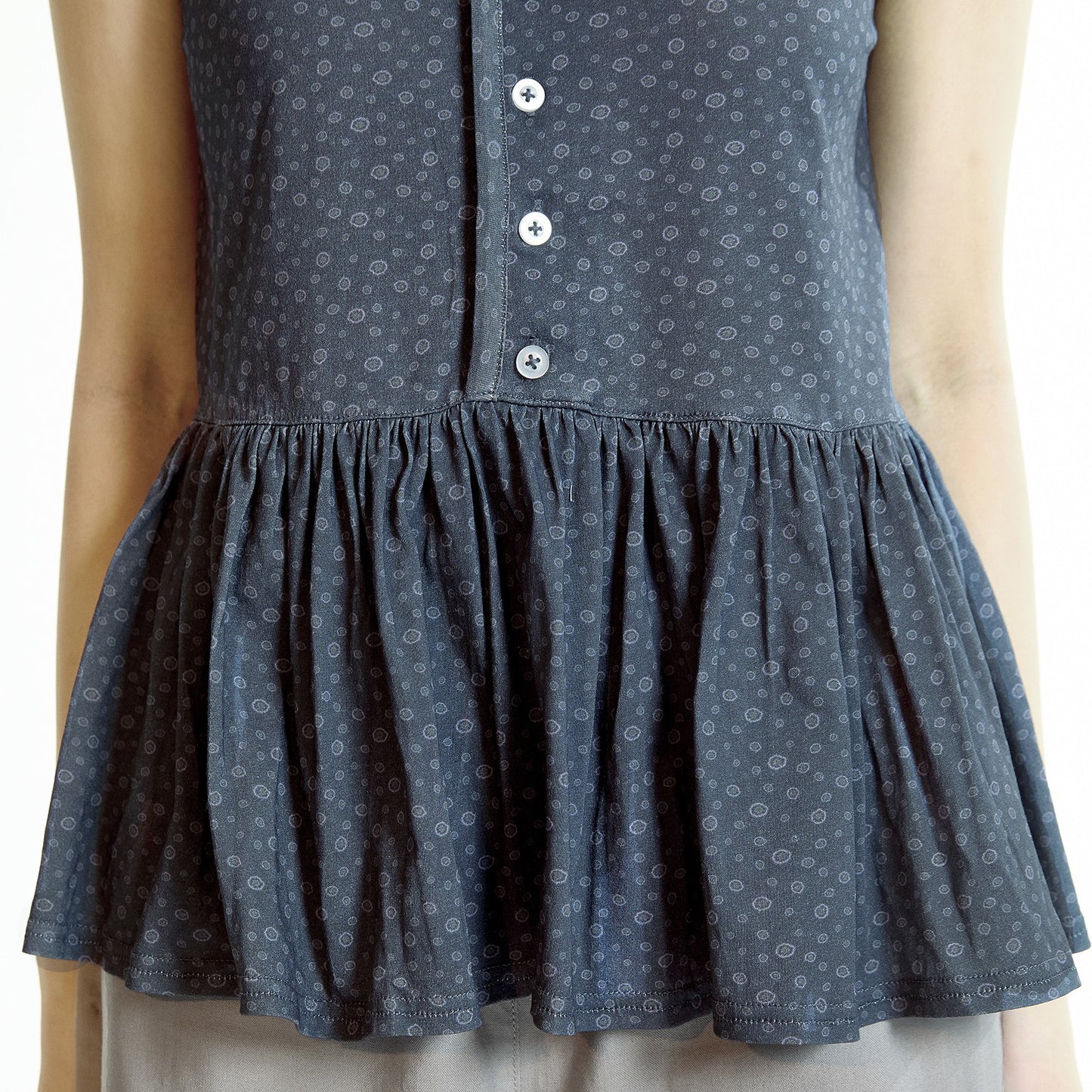 DUDU RUFFLE SLEEVELESS / CHARCOAL / ラッフルスリーブレストップ