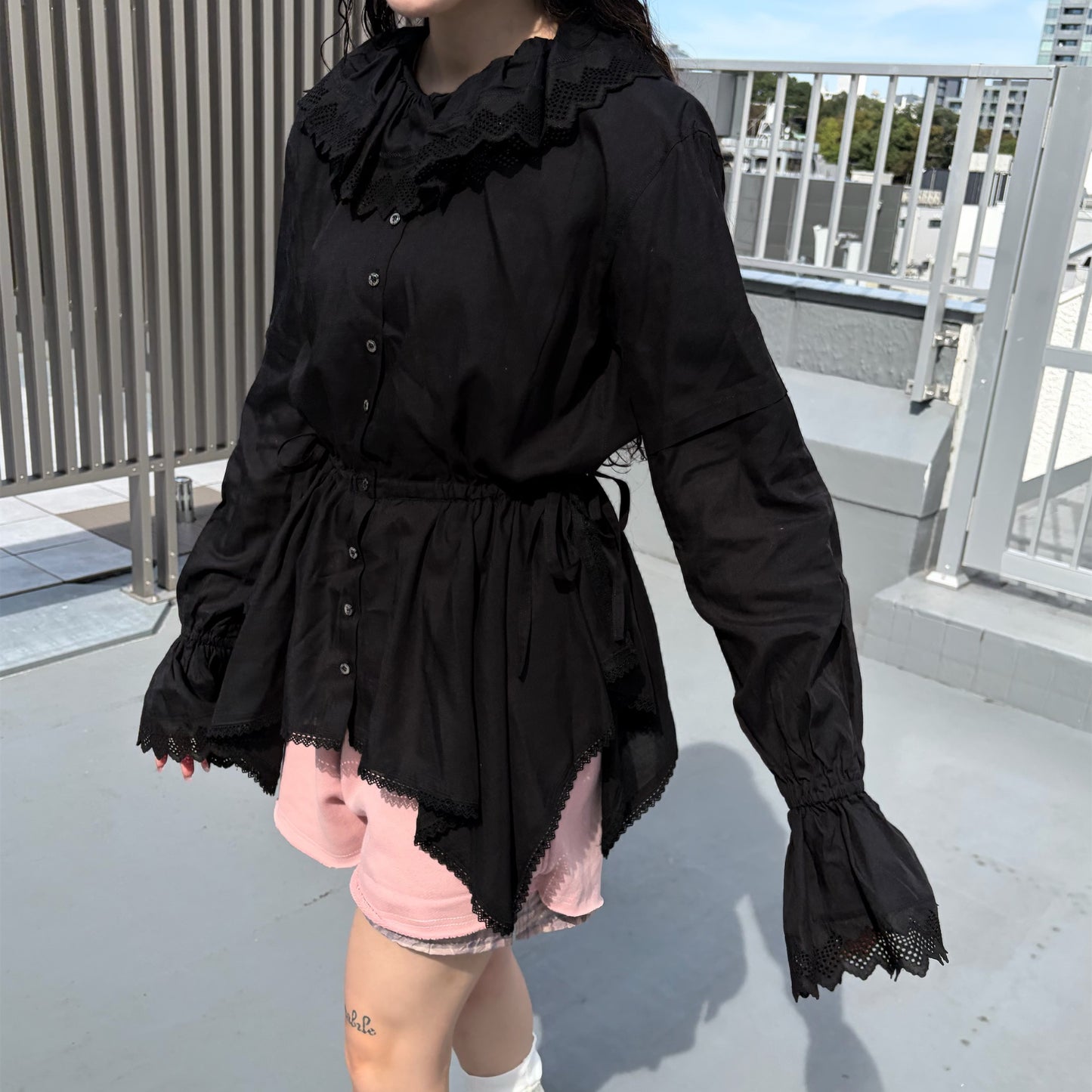 DOMESTIC FRILL BLOUSE / BLACK / フリルブラウス